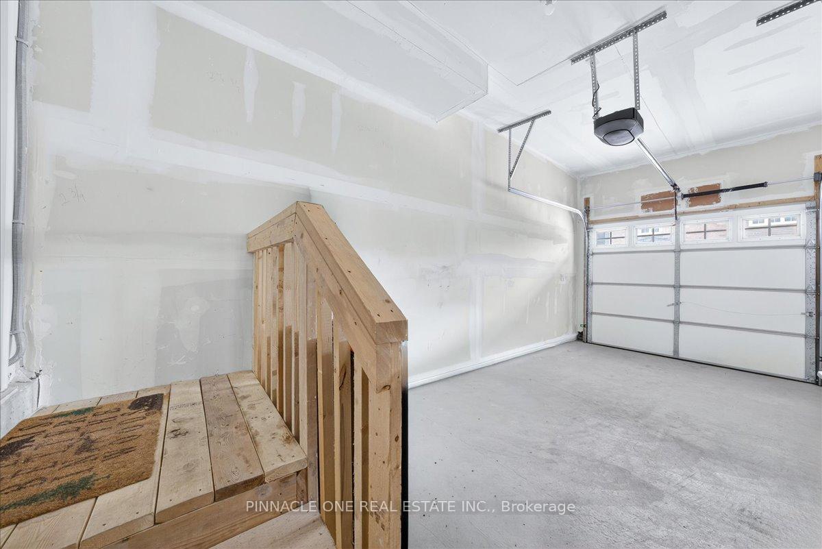 Photo 33 of Unit 4, 41 Pumpkin Corner Crescent, Barrie, Rural Barrie Southeast — HOMEH