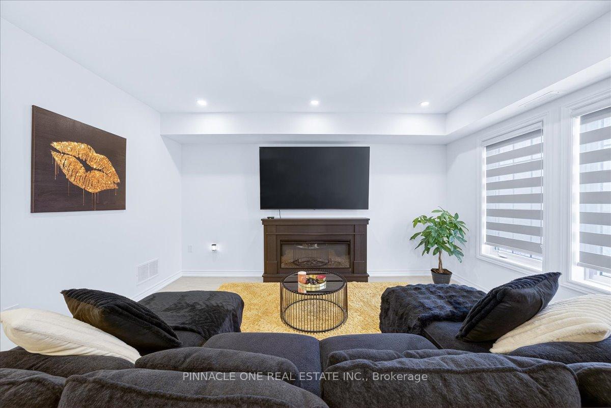 Photo 32 of Unit 4, 41 Pumpkin Corner Crescent, Barrie, Rural Barrie Southeast — HOMEH