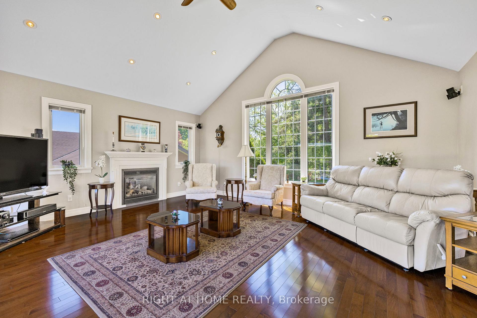 Photo 9 of 42 Valleyview Road, Brampton, Snelgrove — HOMEH