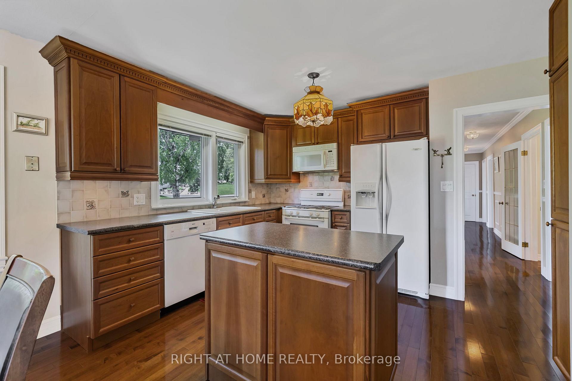 Photo 13 of 42 Valleyview Road, Brampton, Snelgrove — HOMEH