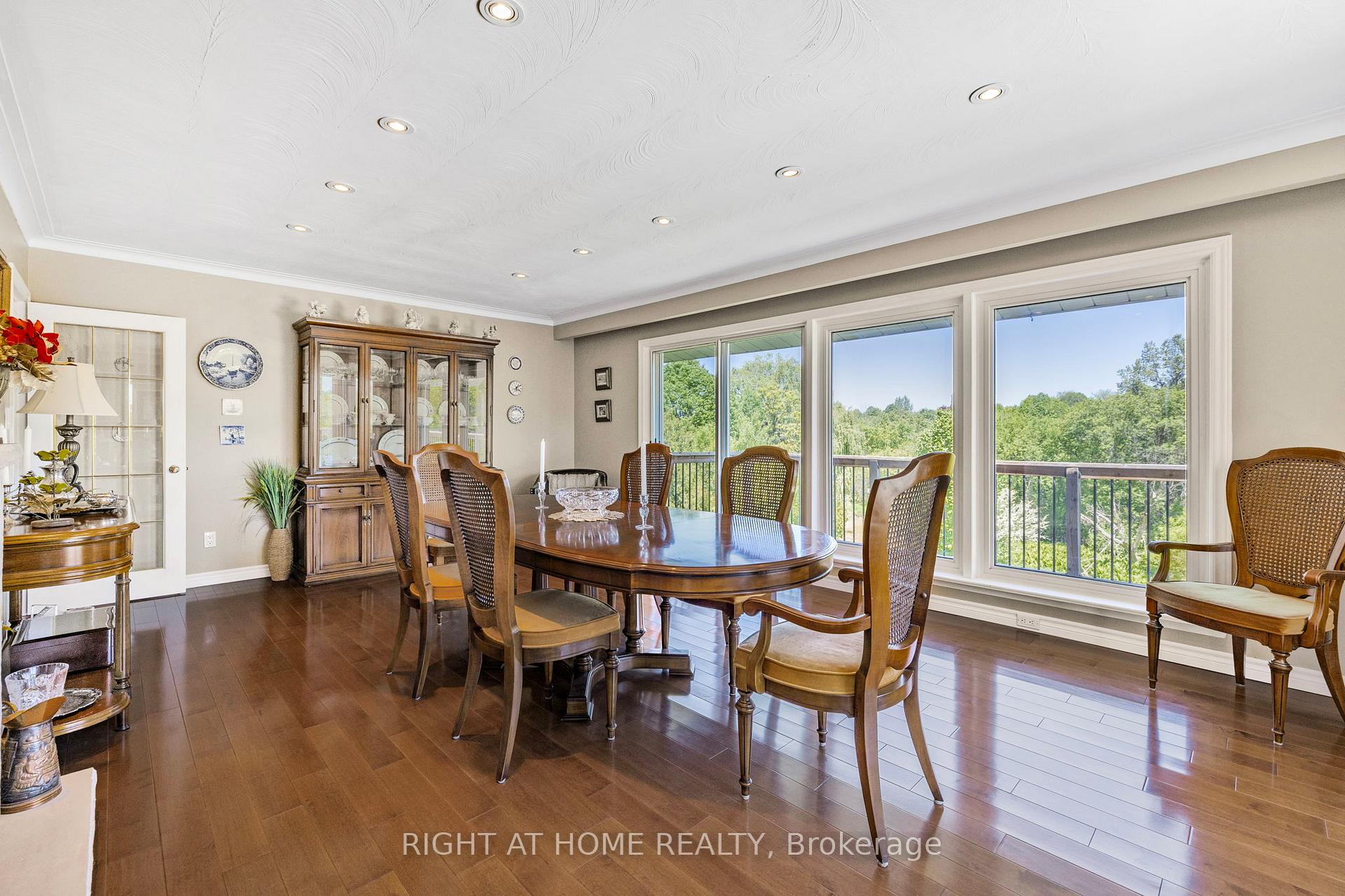 Photo 14 of 42 Valleyview Road, Brampton, Snelgrove — HOMEH