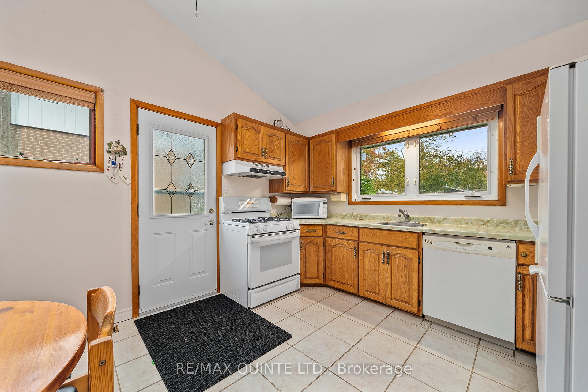 Photo 9 of 20 Alfred Drive, Belleville, Belleville Ward — HOMEH