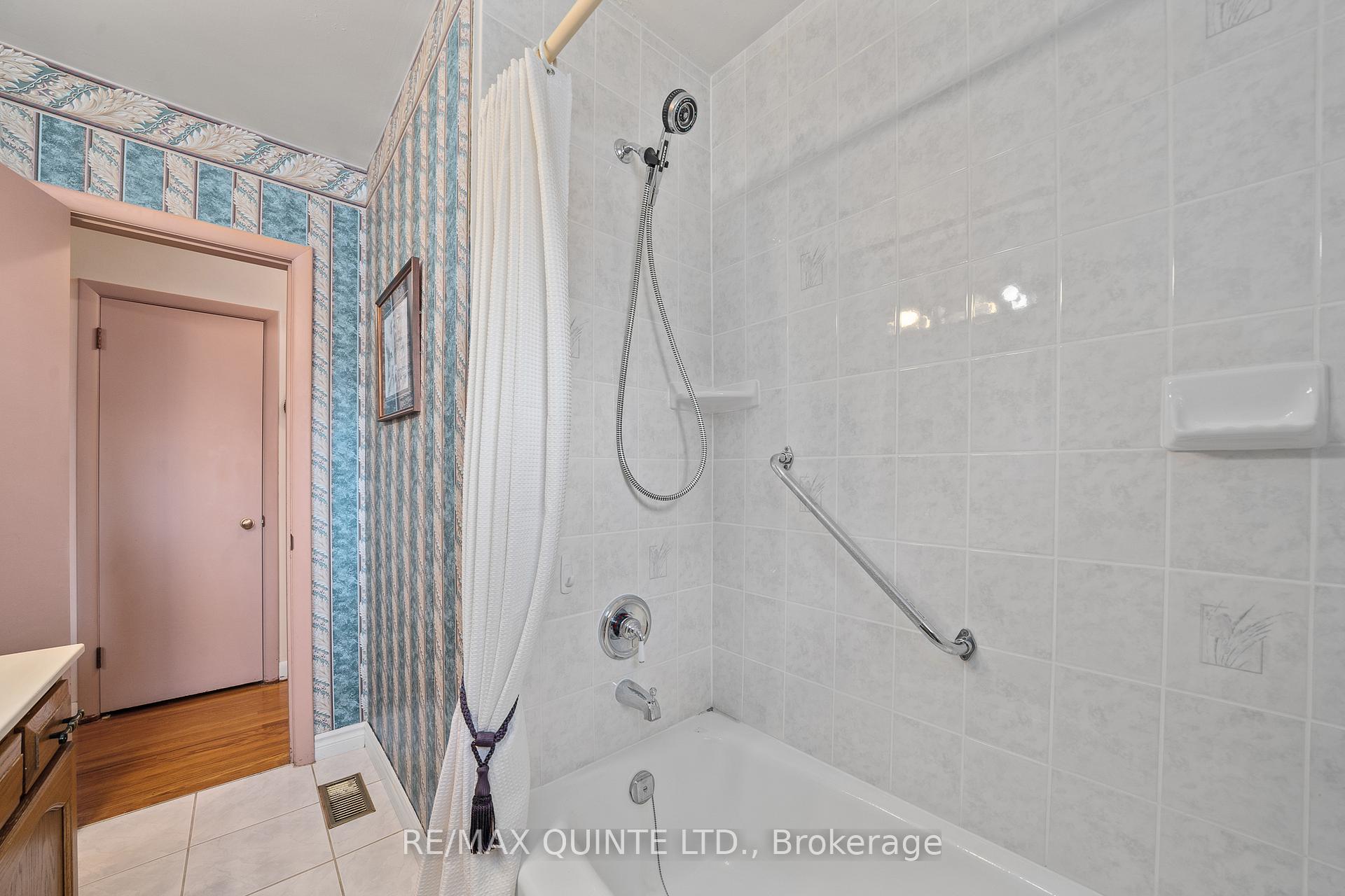Photo 14 of 20 Alfred Drive, Belleville, Belleville Ward — HOMEH