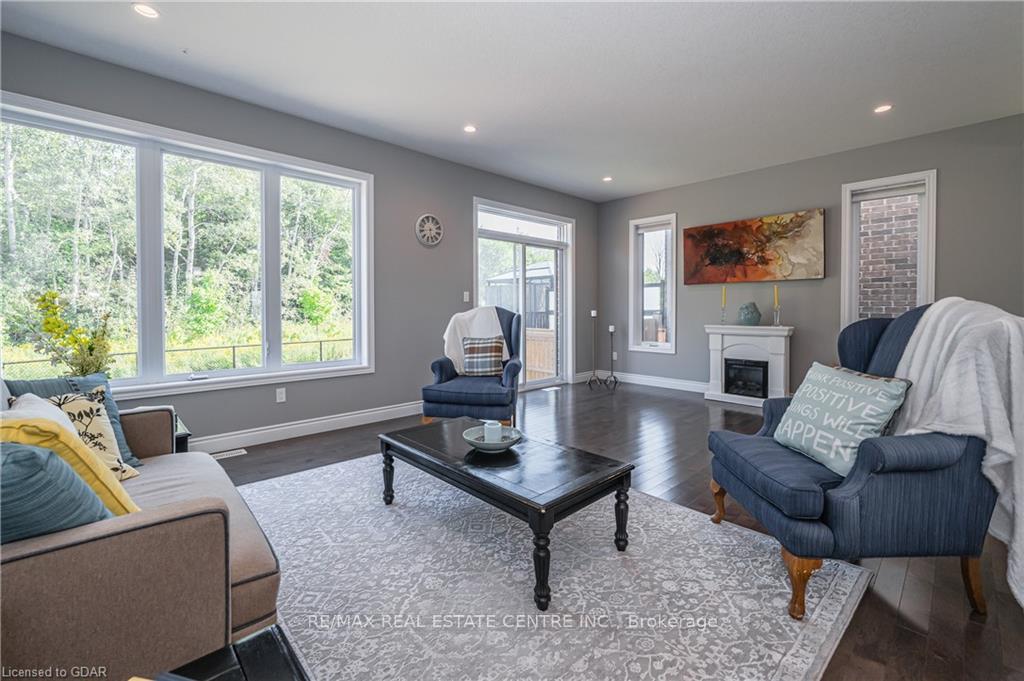 Photo 6 of Unit Upper, 152 Dallan Drive, Guelph, Pineridge/Westminster Woods — HOMEH