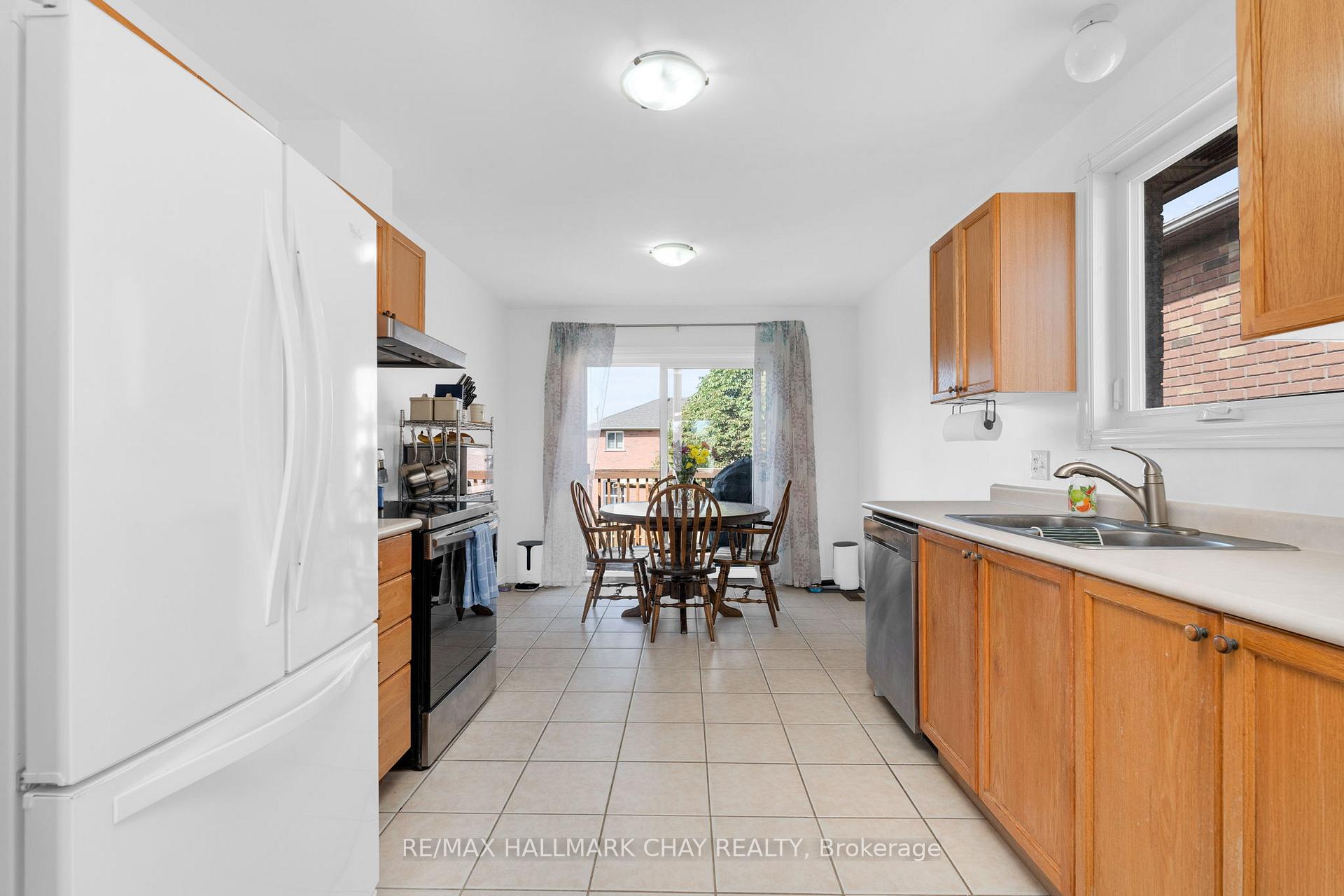 Photo 6 of 166 Country Lane, Barrie, Painswick South — HOMEH