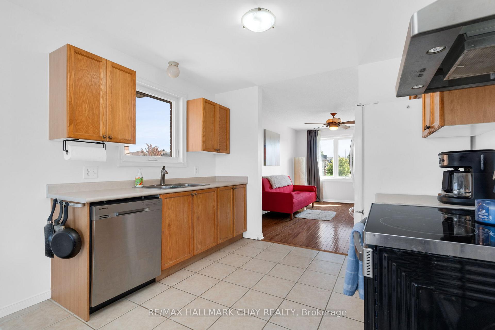 Photo 7 of 166 Country Lane, Barrie, Painswick South — HOMEH
