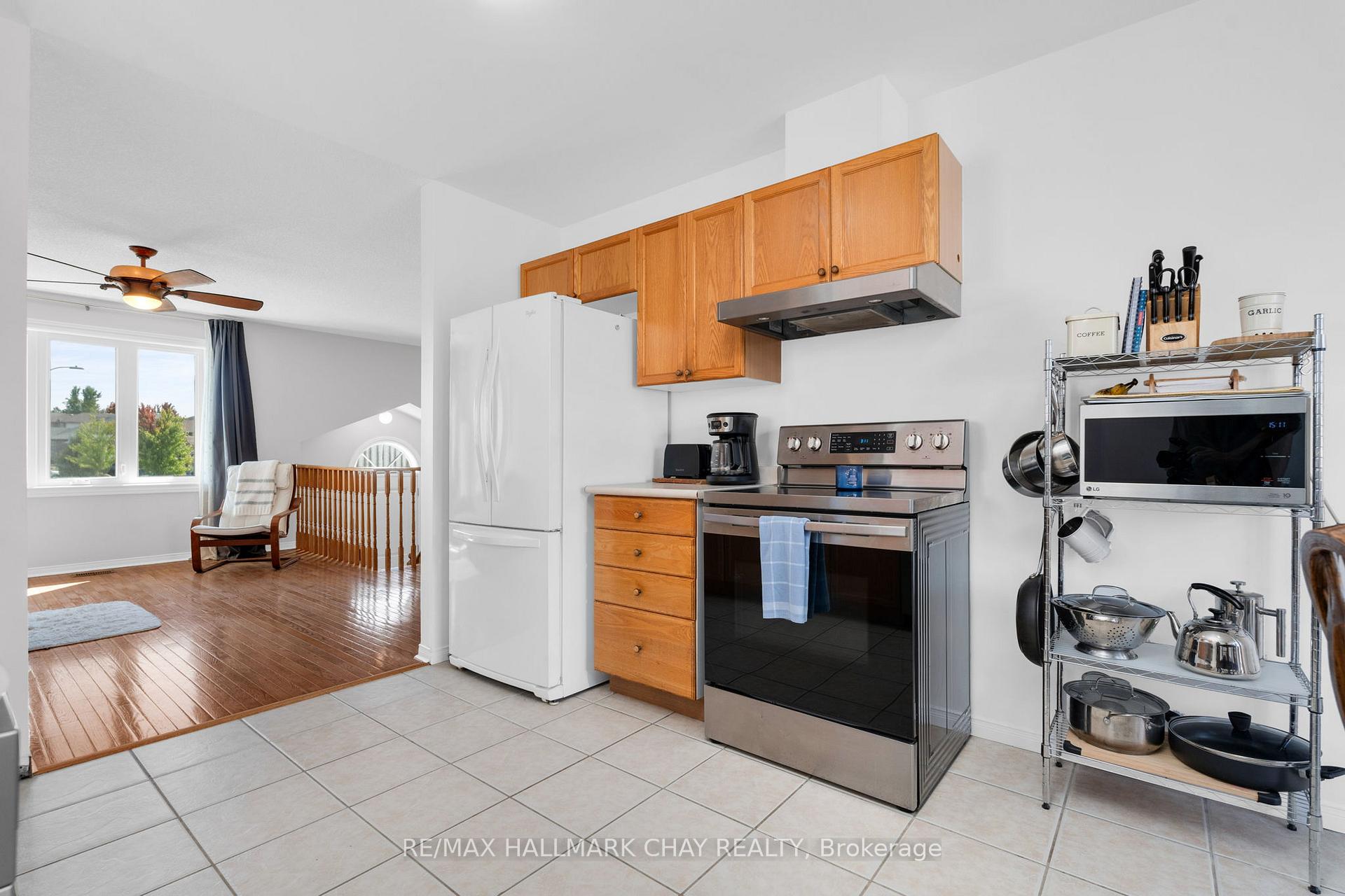 Photo 8 of 166 Country Lane, Barrie, Painswick South — HOMEH