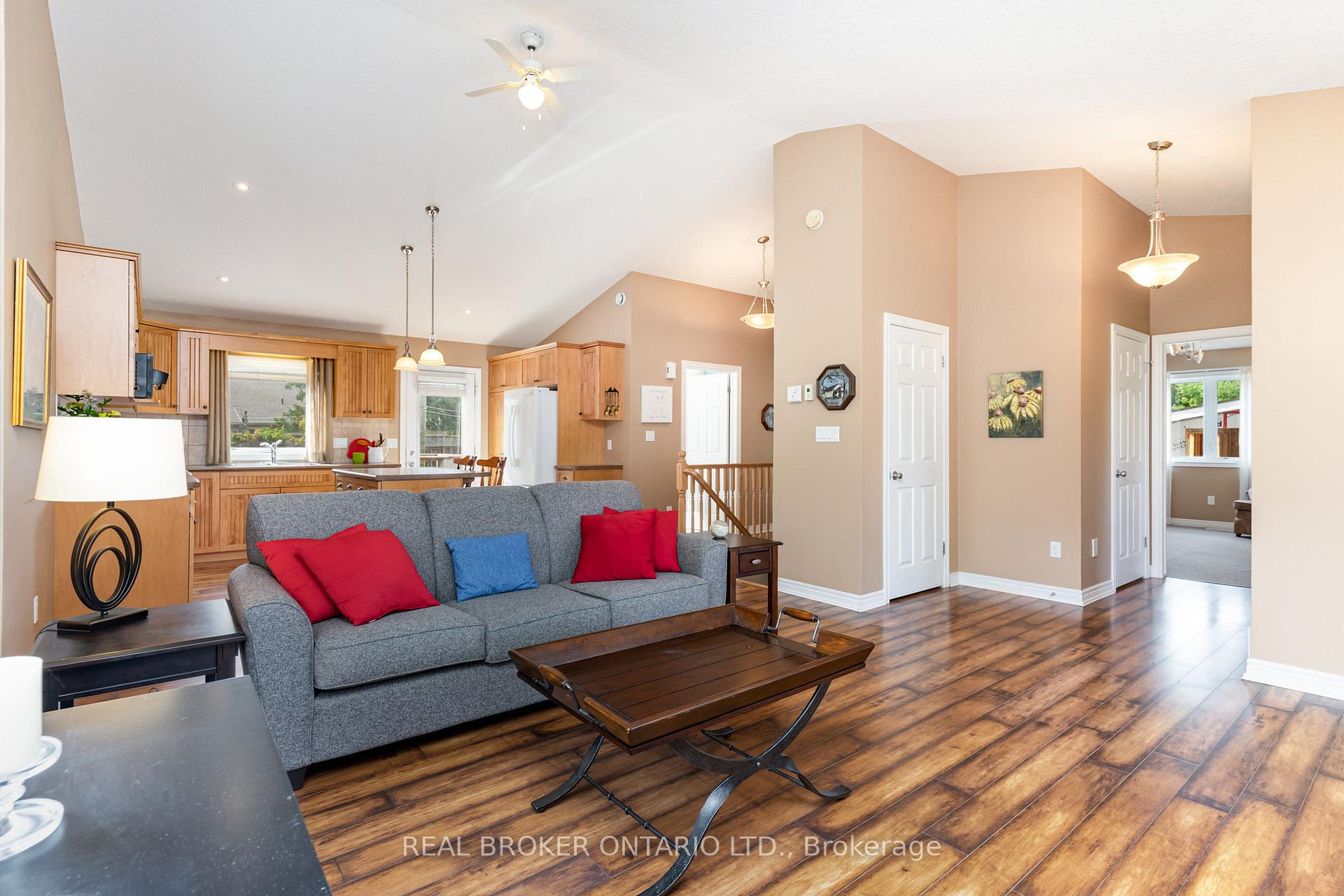 Photo 9 of 472 Countess Street S, West Grey — HOMEH