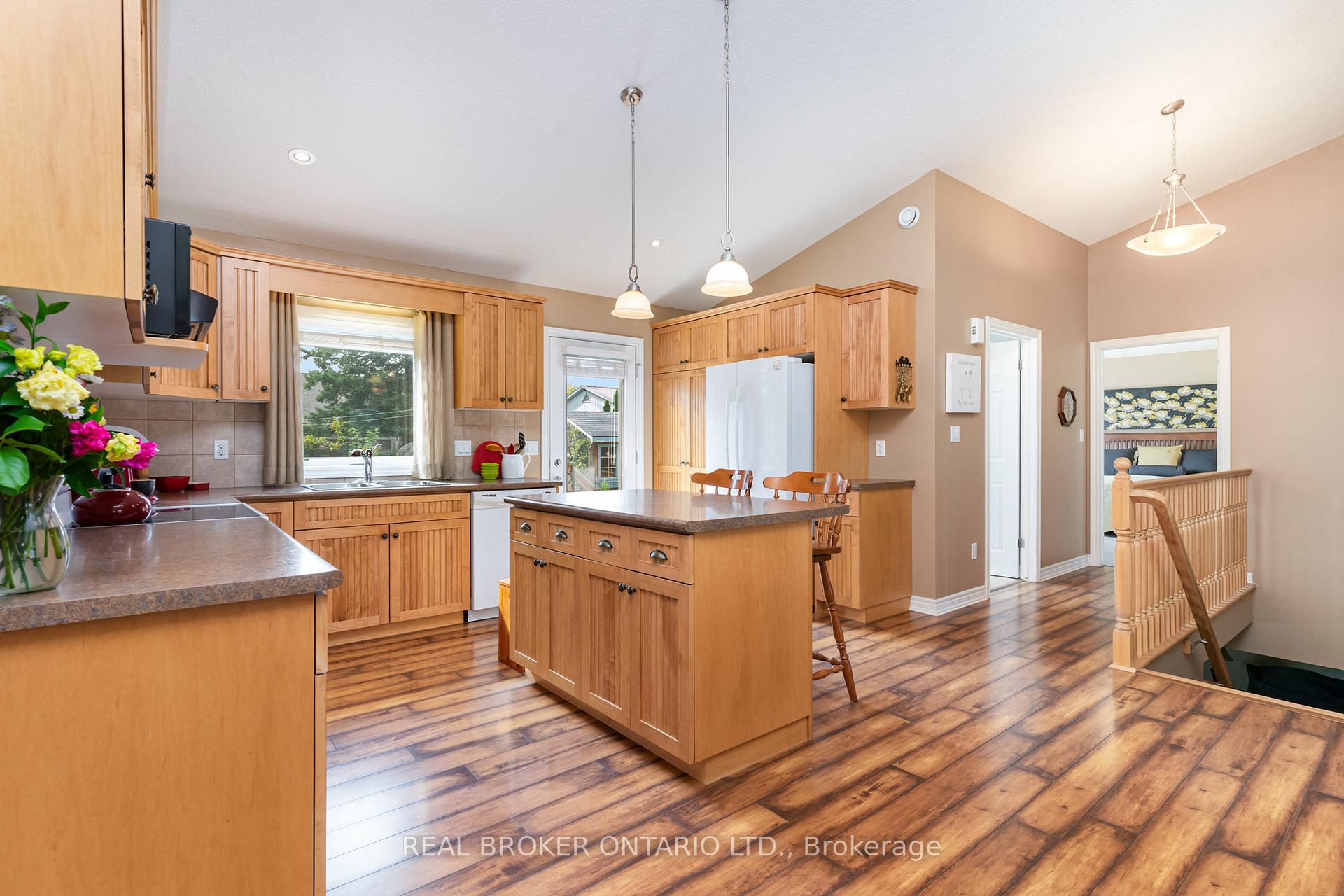 Photo 4 of 472 Countess Street S, West Grey — HOMEH