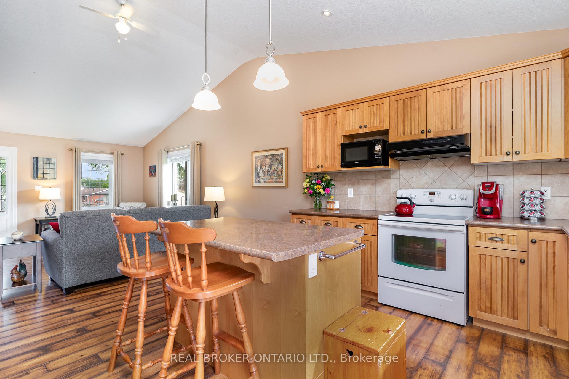 Photo 3 of 472 Countess Street S, West Grey — HOMEH