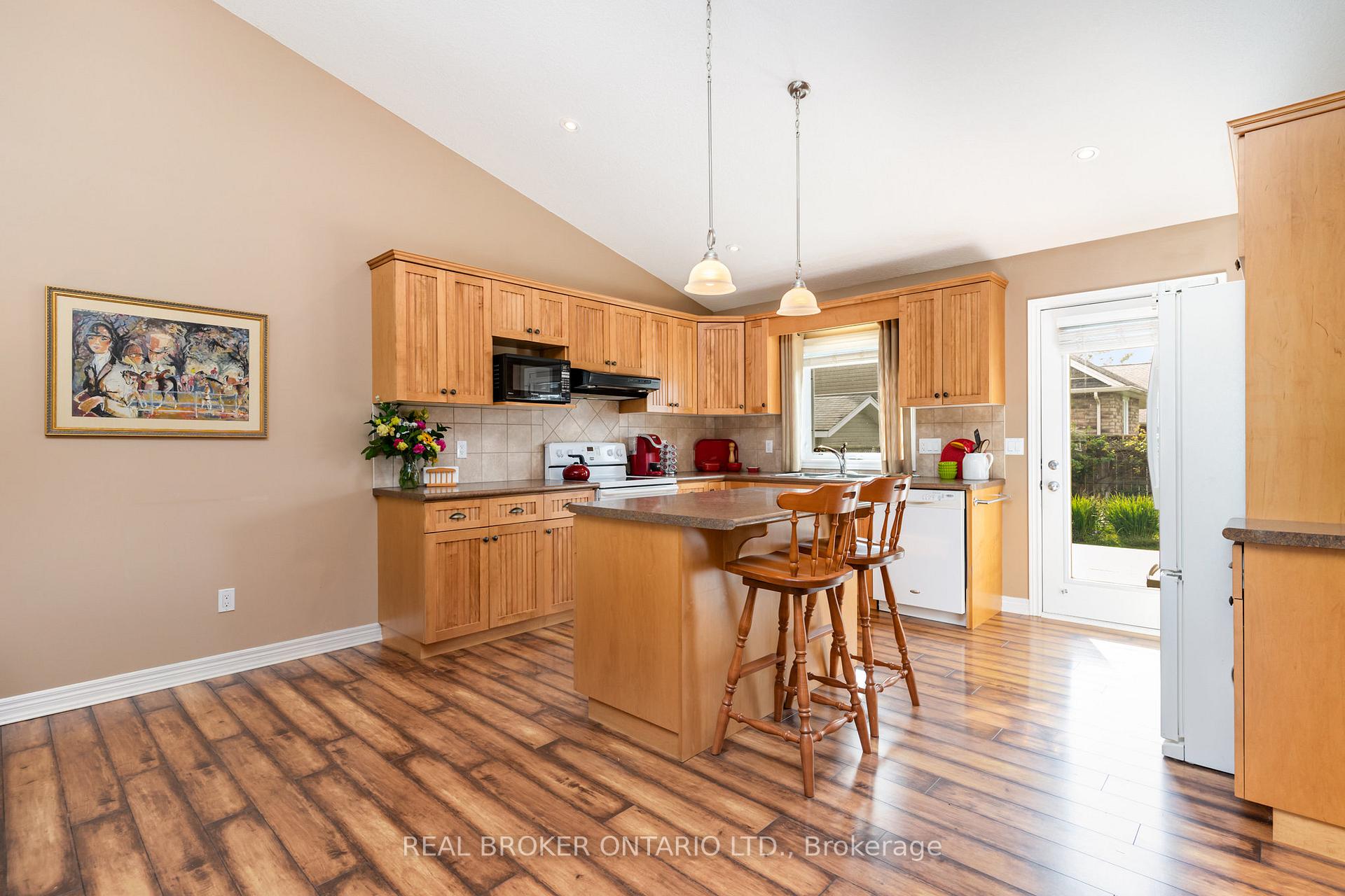 Photo 5 of 472 Countess Street S, West Grey — HOMEH