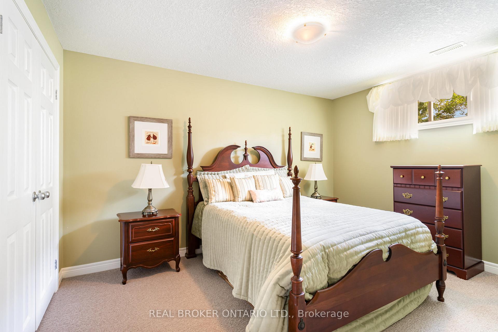 Photo 17 of 472 Countess Street S, West Grey — HOMEH