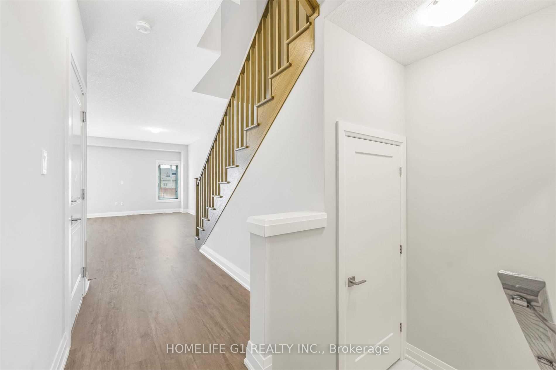 Photo 4 of 10 Bayberry Lane, Grimsby, Grimsby Escarpment — HOMEH