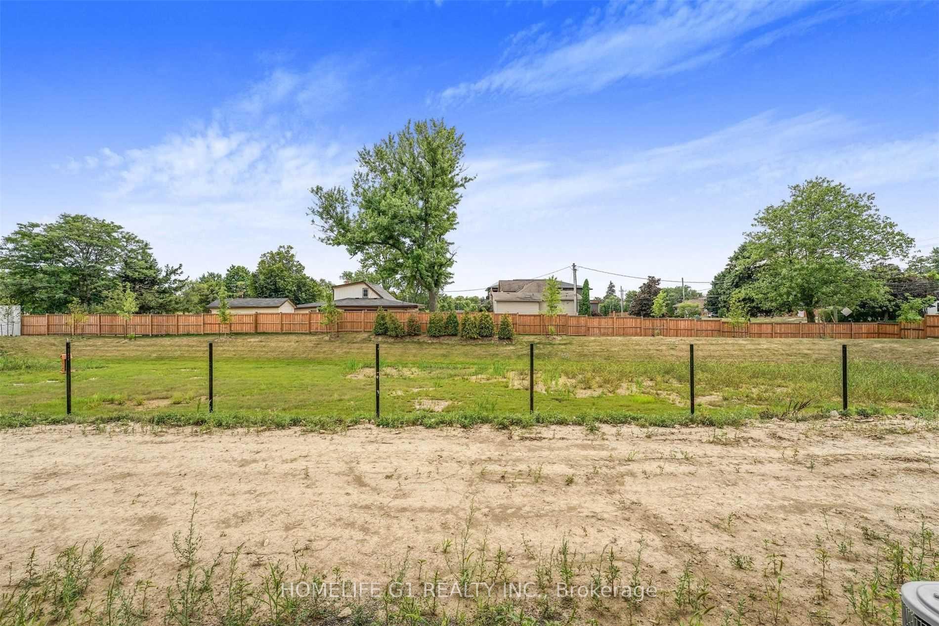 Photo 12 of 10 Bayberry Lane, Grimsby, Grimsby Escarpment — HOMEH