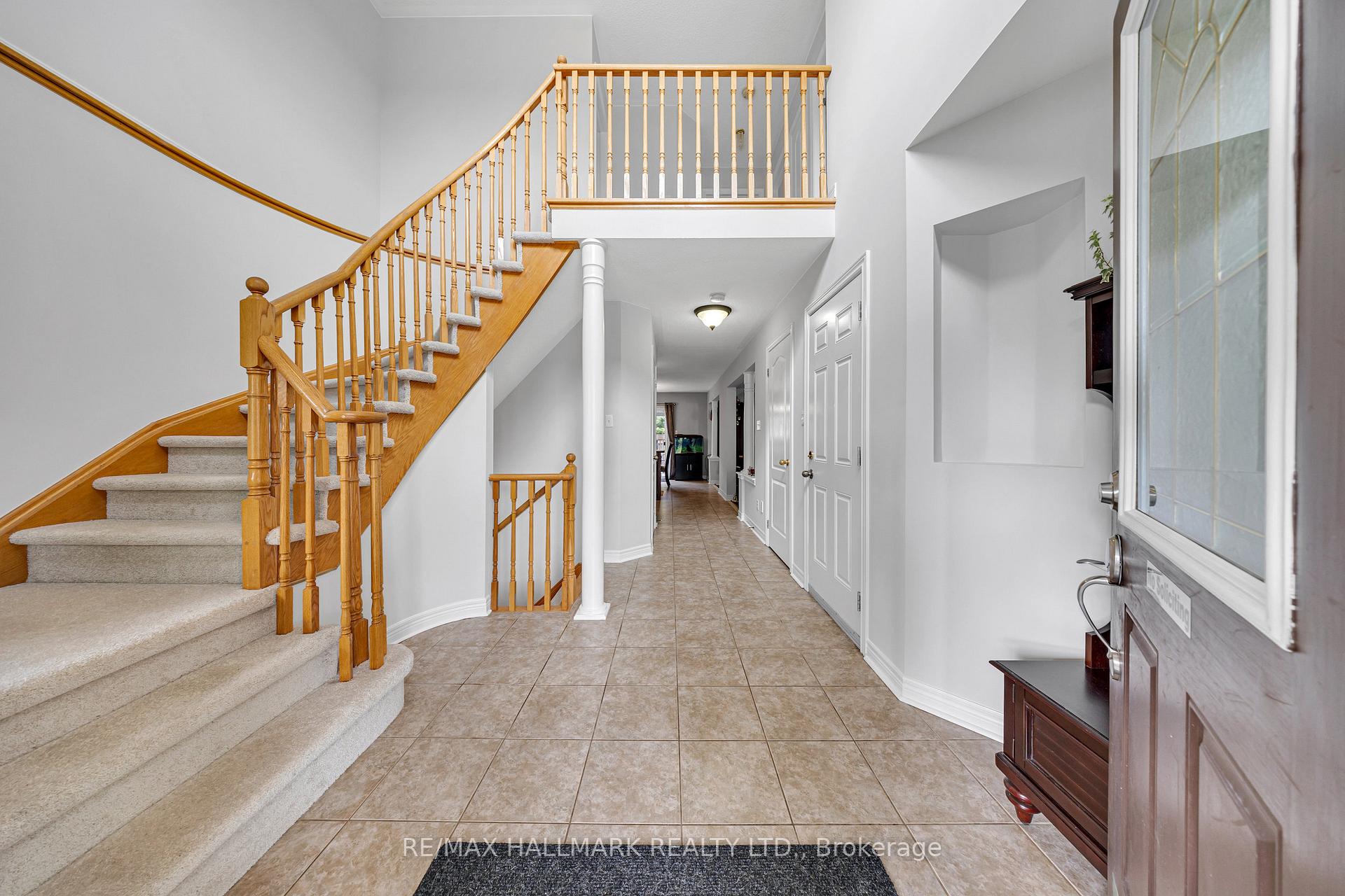 Photo 3 of 22 Carness Crescent, Georgina, Keswick South — HOMEH
