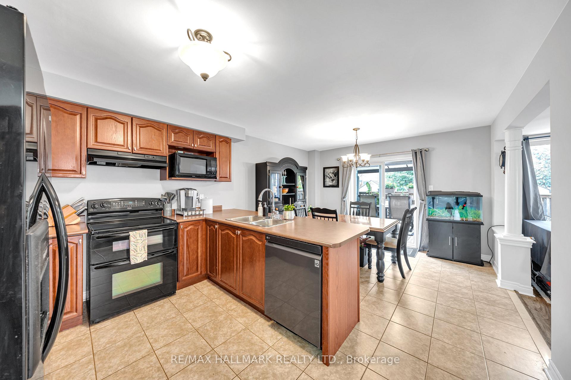 Photo 5 of 22 Carness Crescent, Georgina, Keswick South — HOMEH