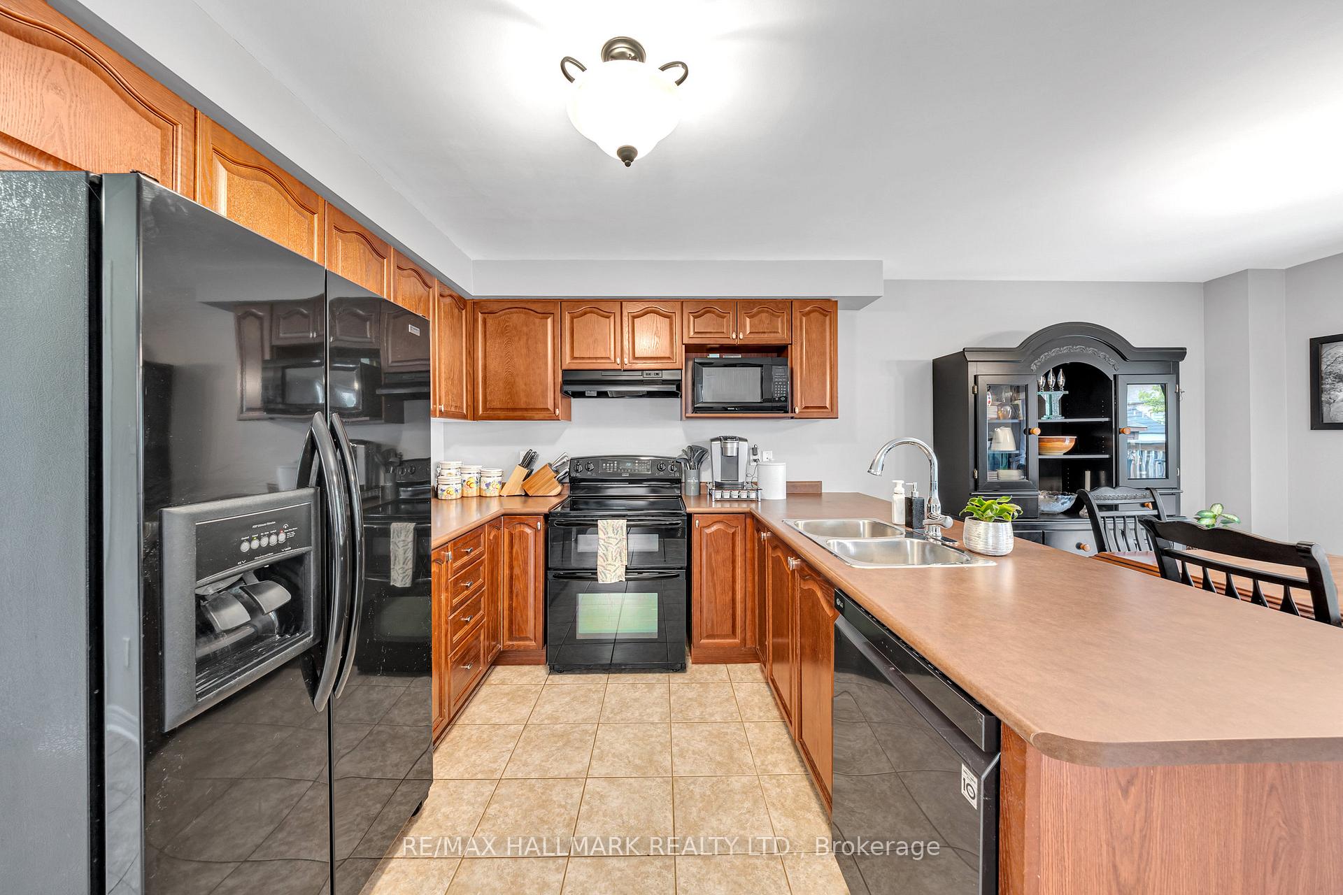 Photo 6 of 22 Carness Crescent, Georgina, Keswick South — HOMEH