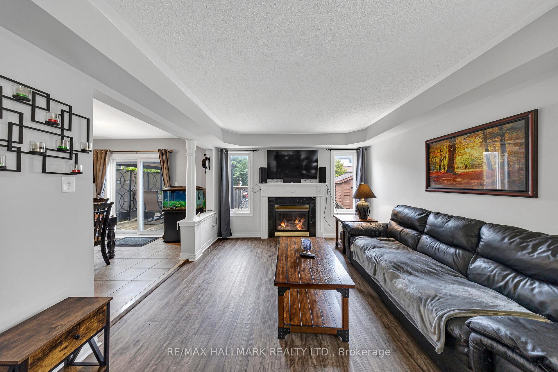 Photo 8 of 22 Carness Crescent, Georgina, Keswick South — HOMEH