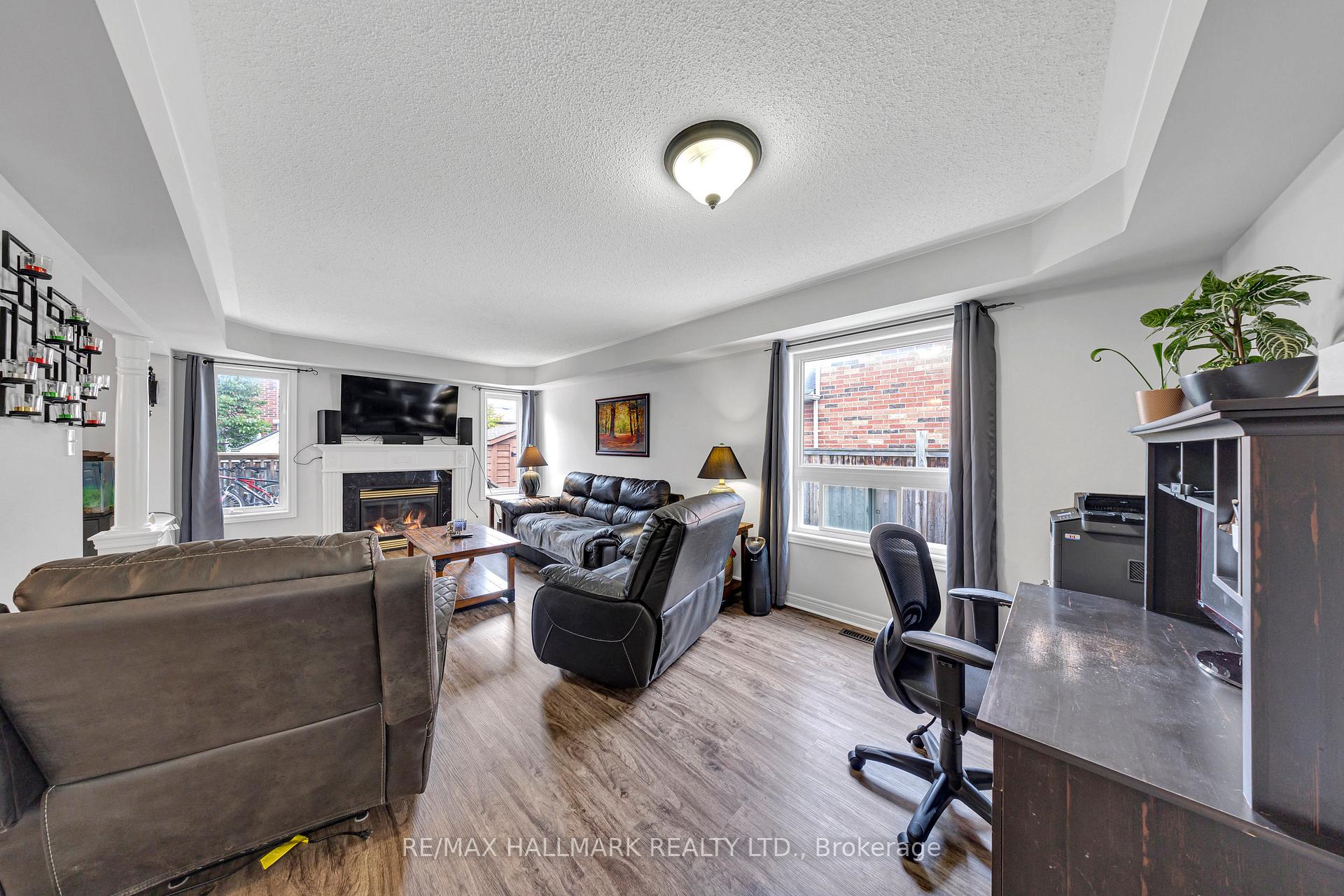Photo 9 of 22 Carness Crescent, Georgina, Keswick South — HOMEH