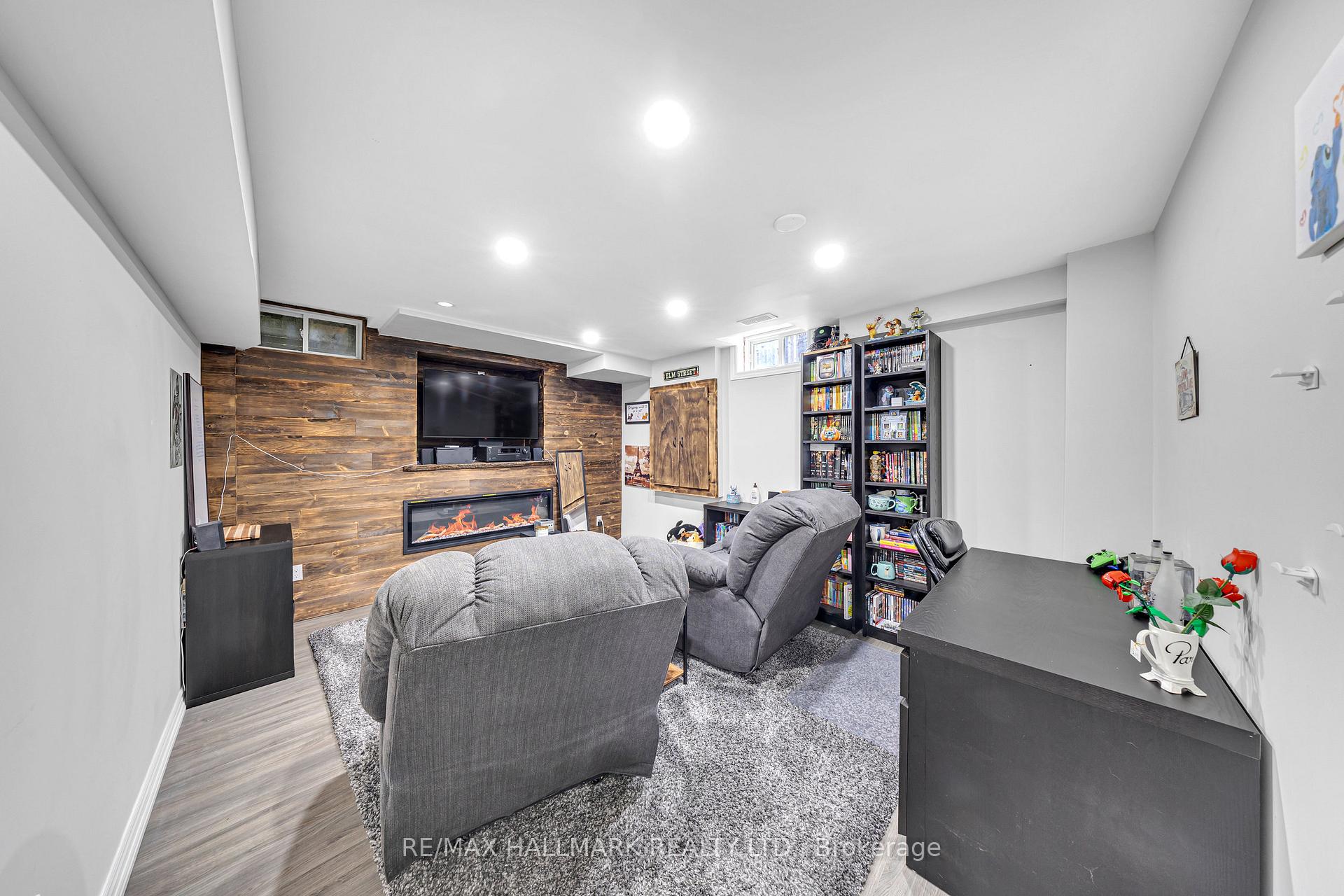 Photo 19 of 22 Carness Crescent, Georgina, Keswick South — HOMEH