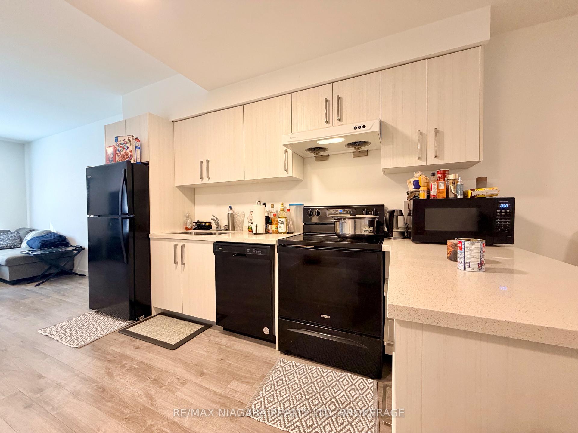 Photo 9 of 29 Waterleaf Trail, Welland, Broadway — HOMEH