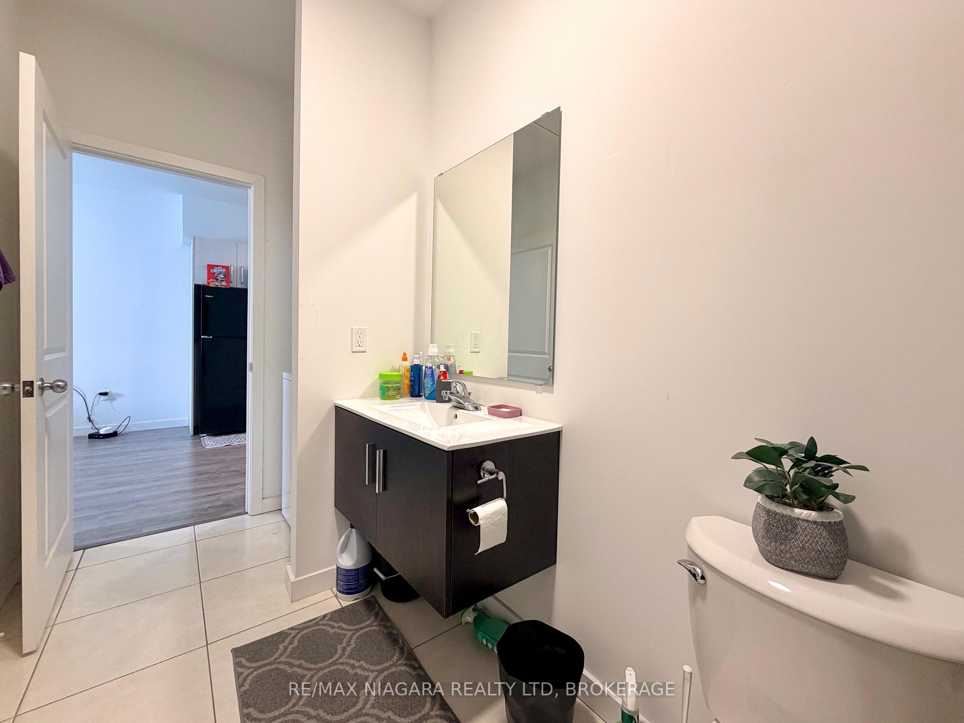 Photo 7 of 29 Waterleaf Trail, Welland, Broadway — HOMEH