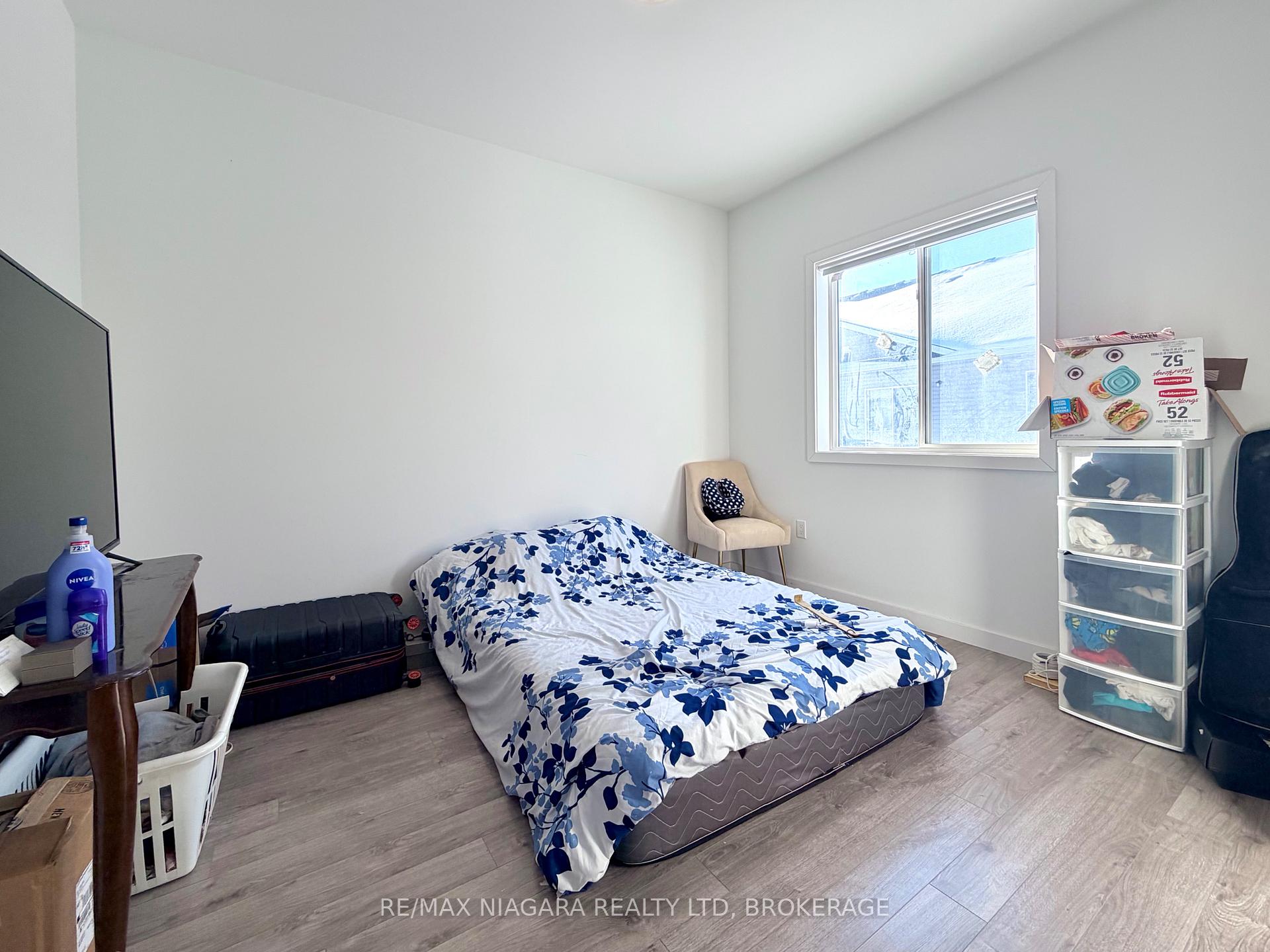 Photo 10 of 29 Waterleaf Trail, Welland, Broadway — HOMEH