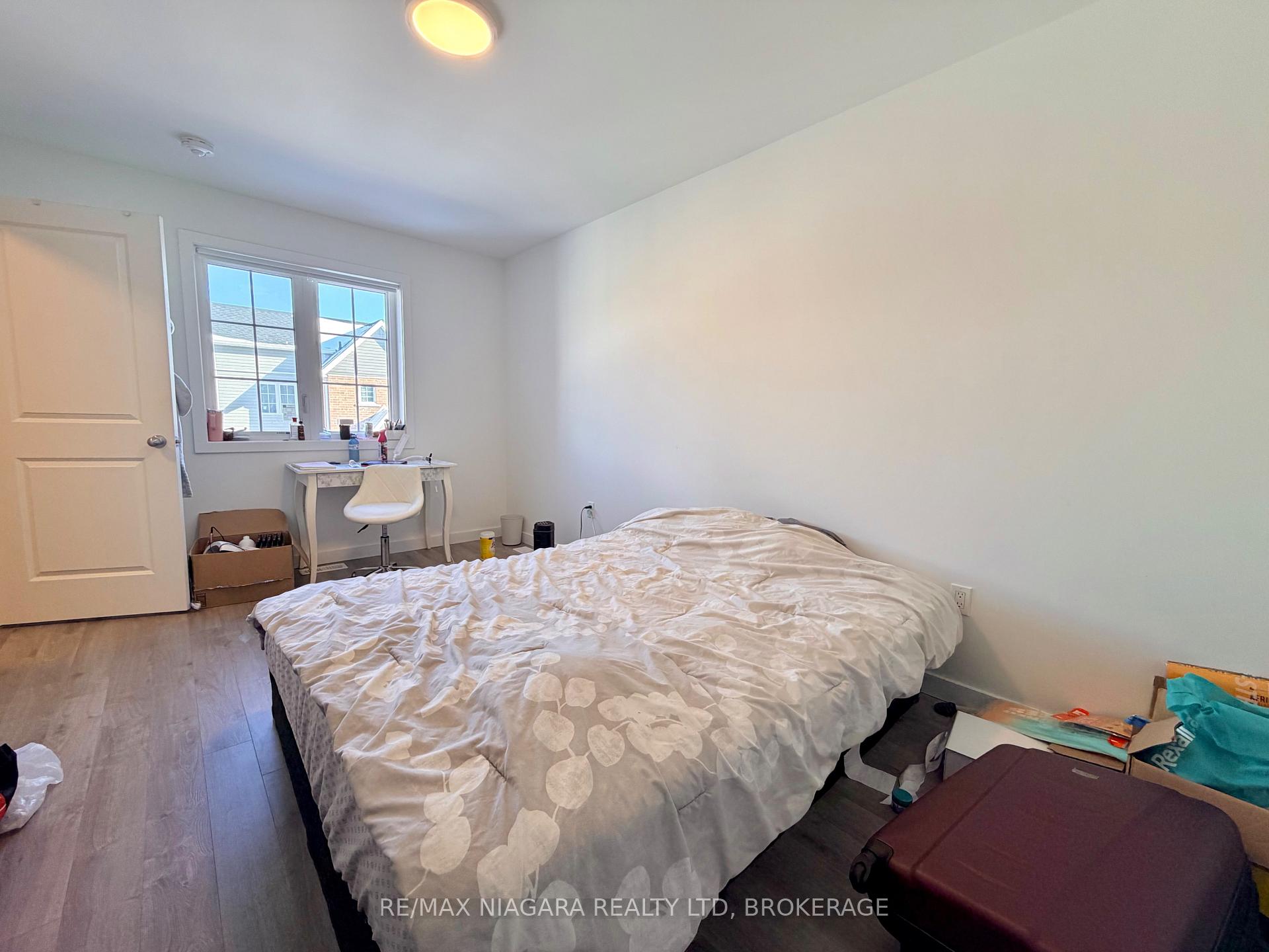 Photo 13 of 29 Waterleaf Trail, Welland, Broadway — HOMEH