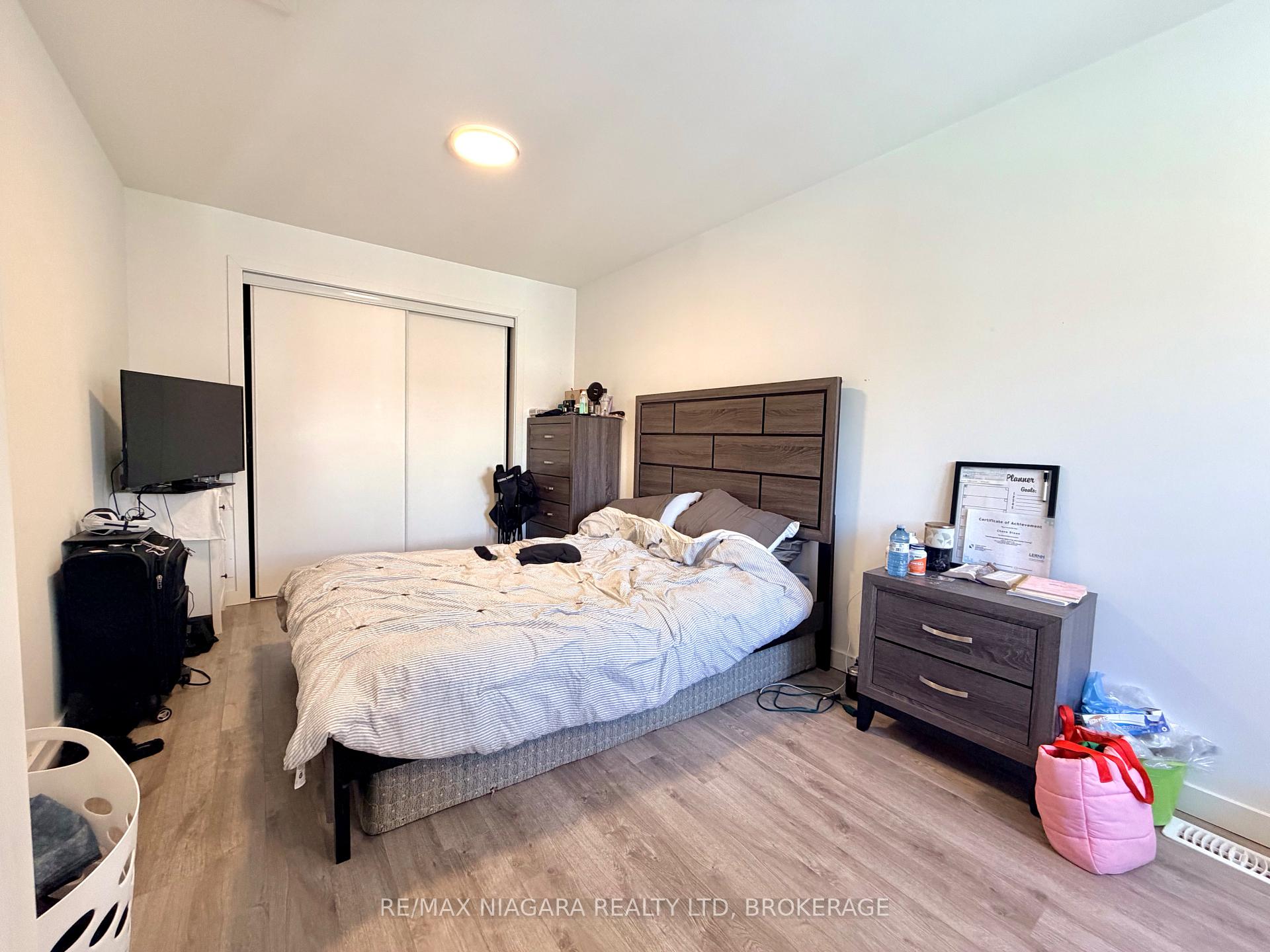 Photo 14 of 29 Waterleaf Trail, Welland, Broadway — HOMEH