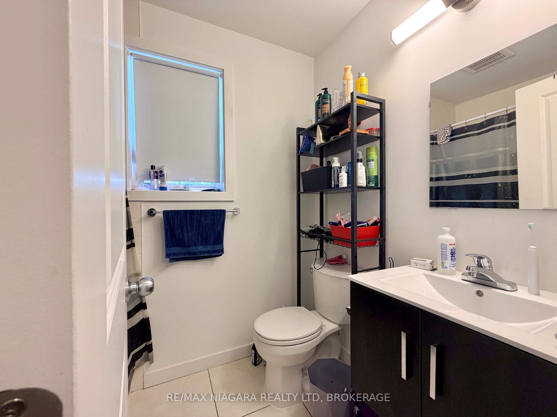 Photo 15 of 29 Waterleaf Trail, Welland, Broadway — HOMEH