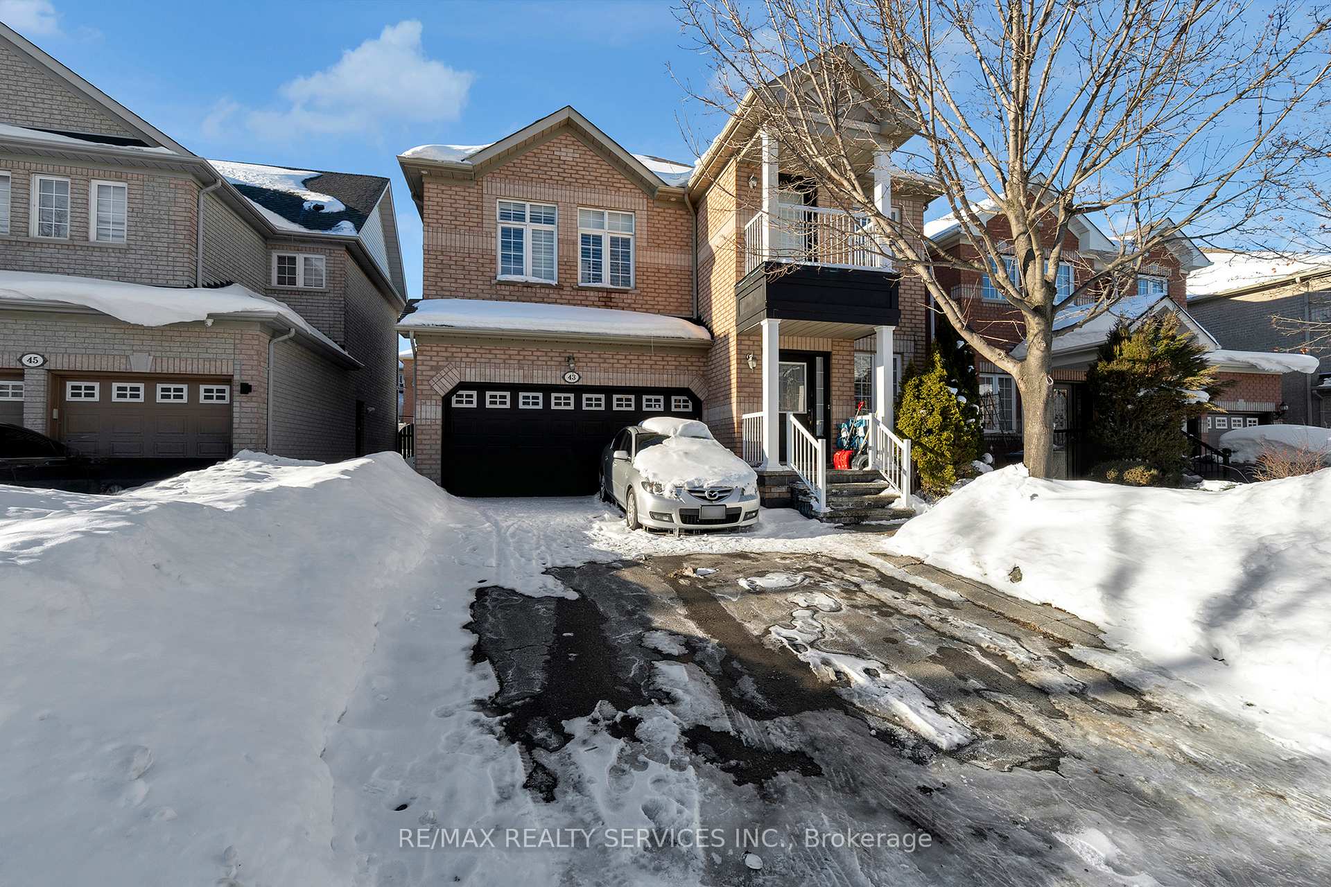 Front of 43 Masters Green Crescent