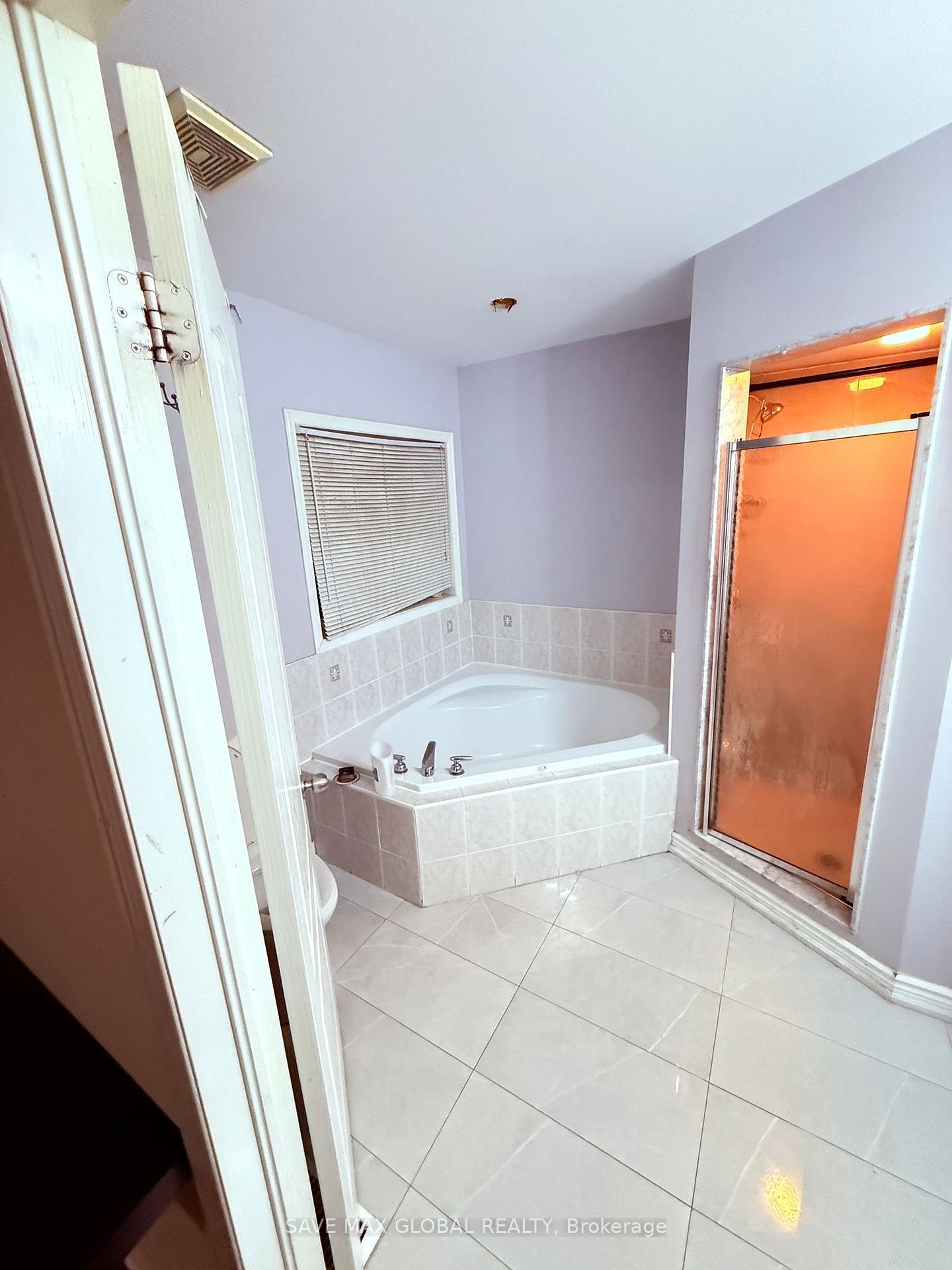 Photo 7 of 142 River Rock Crescent, Brampton, Fletcher's Meadow — HOMEH