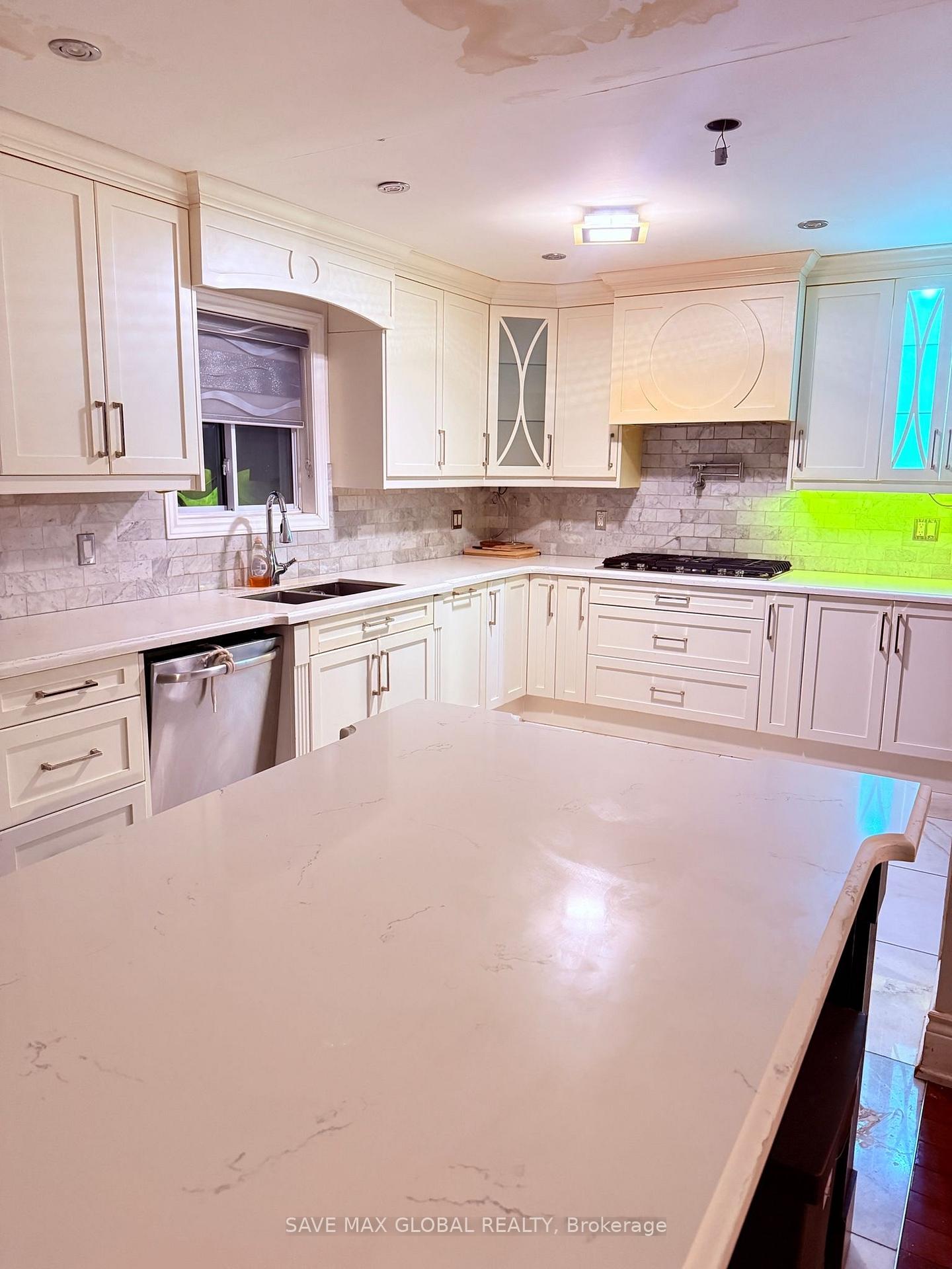 Photo 12 of 142 River Rock Crescent, Brampton, Fletcher's Meadow — HOMEH