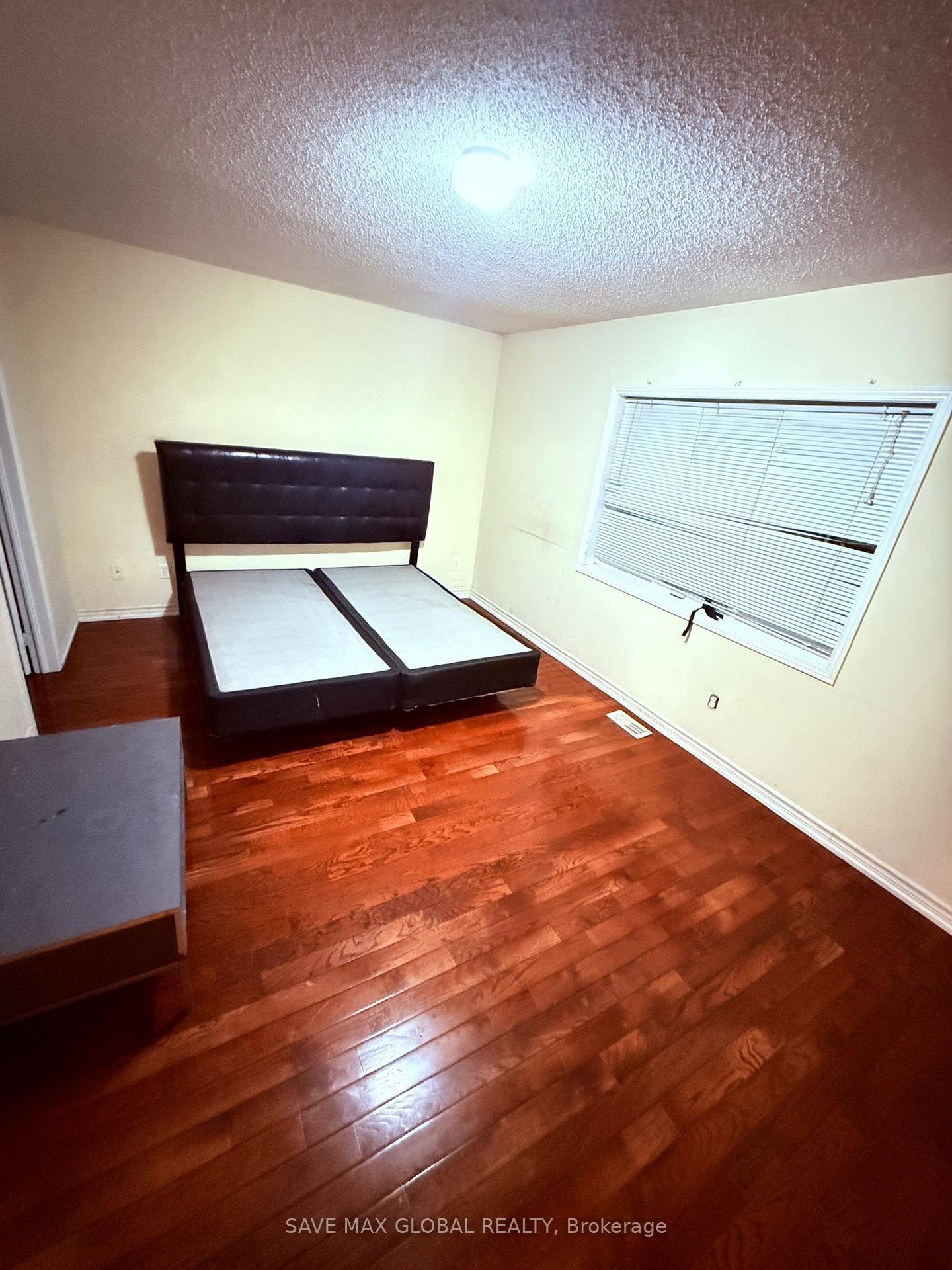 Photo 9 of 142 River Rock Crescent, Brampton, Fletcher's Meadow — HOMEH