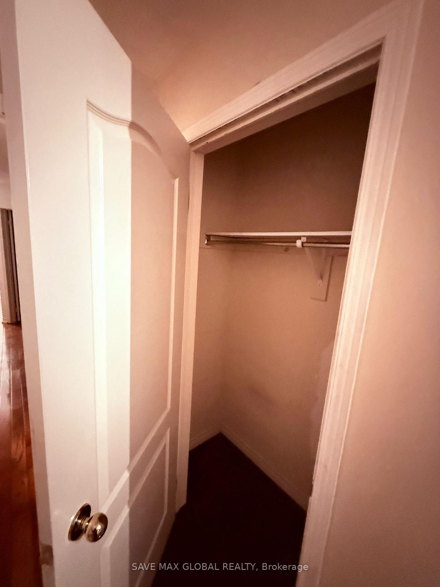 Photo 18 of 142 River Rock Crescent, Brampton, Fletcher's Meadow — HOMEH