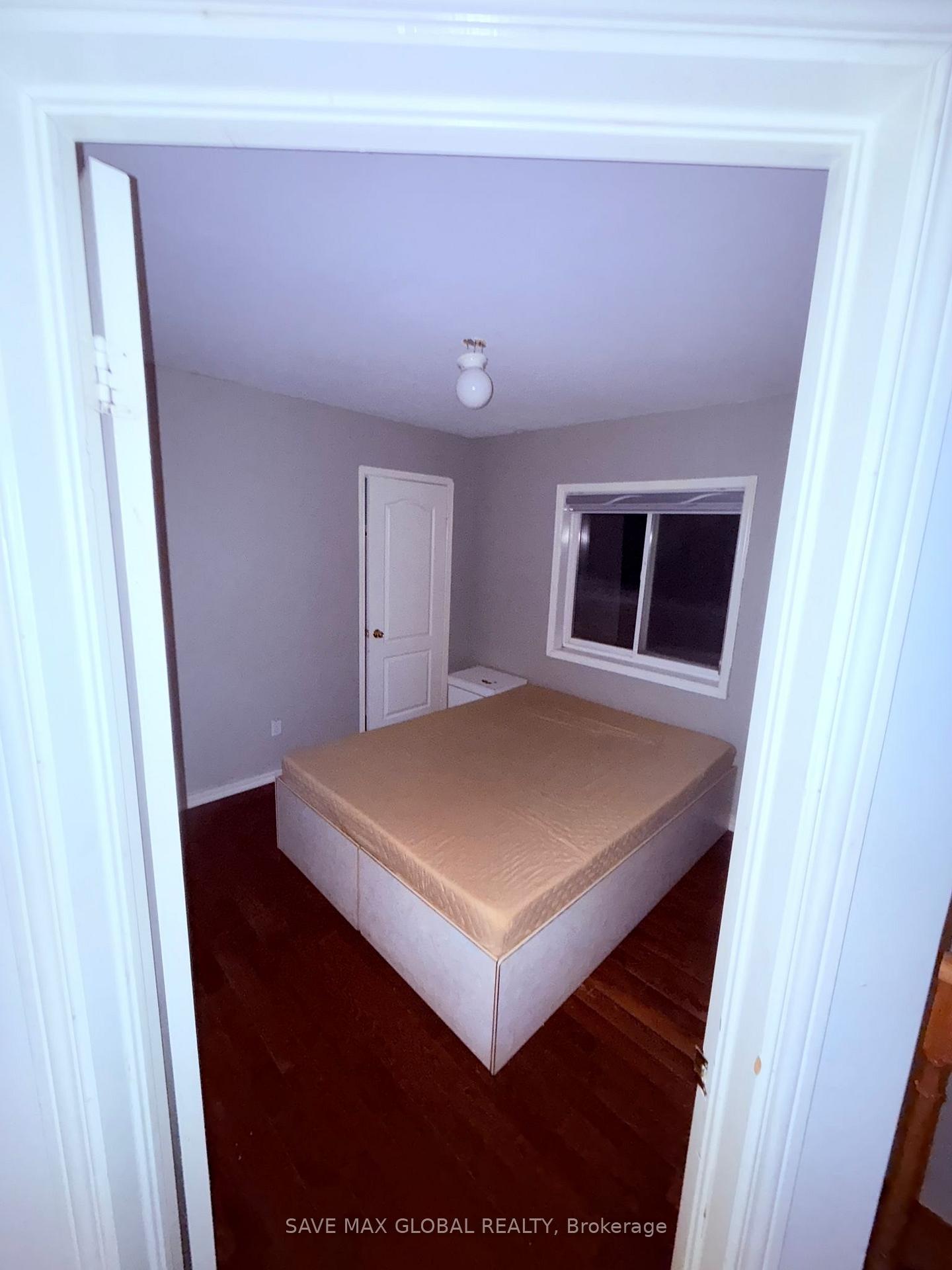 Photo 8 of 142 River Rock Crescent, Brampton, Fletcher's Meadow — HOMEH