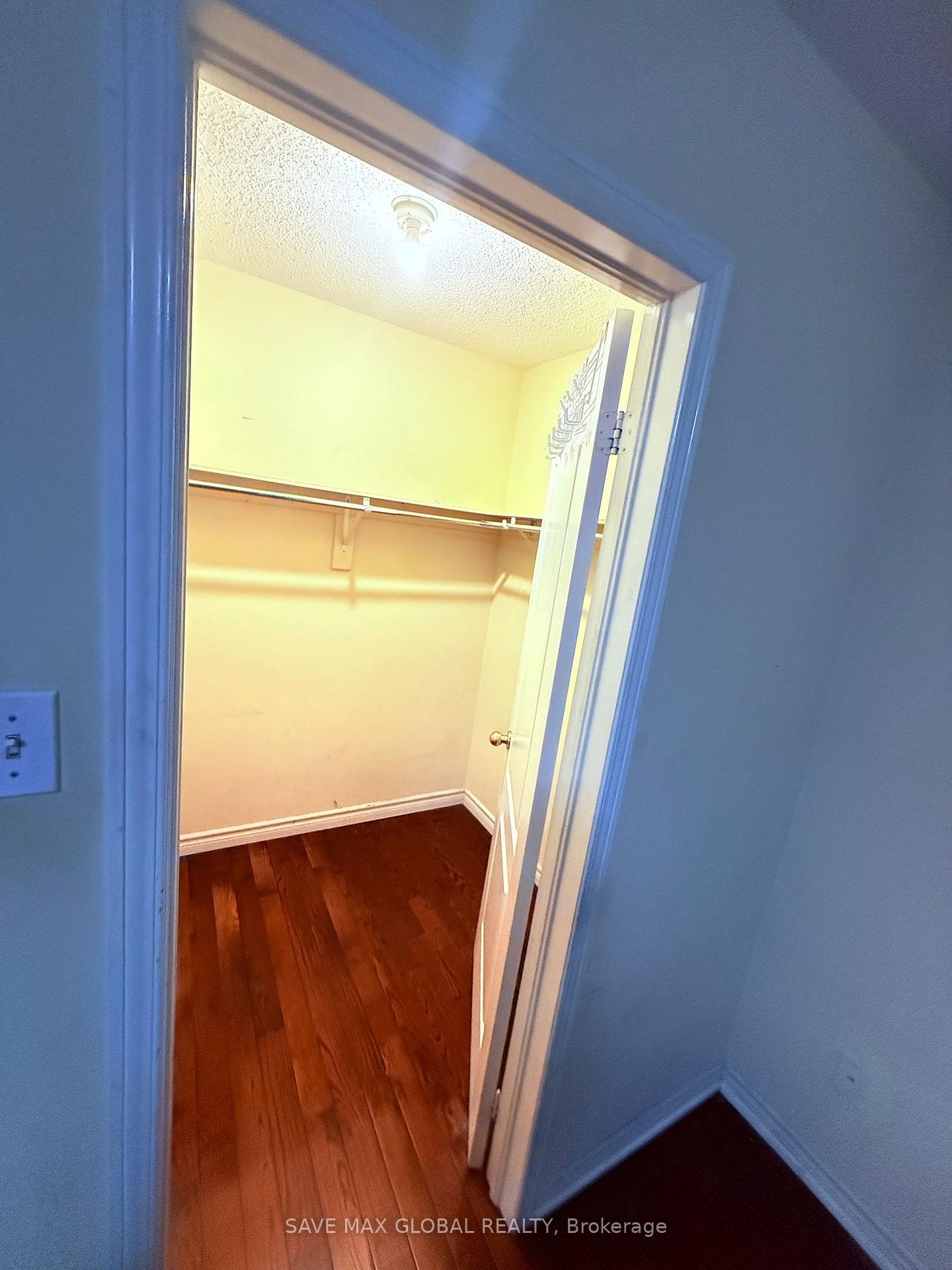 Photo 14 of 142 River Rock Crescent, Brampton, Fletcher's Meadow — HOMEH
