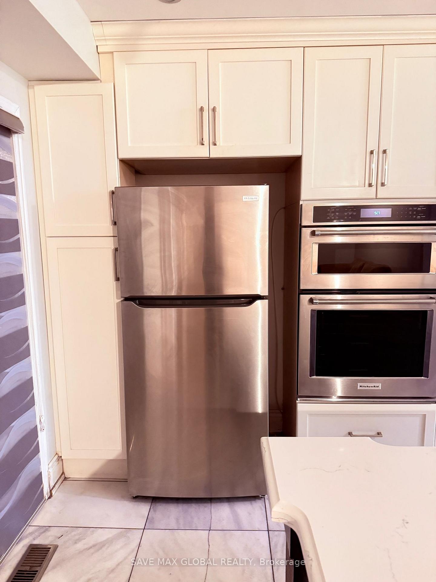 Photo 16 of 142 River Rock Crescent, Brampton, Fletcher's Meadow — HOMEH
