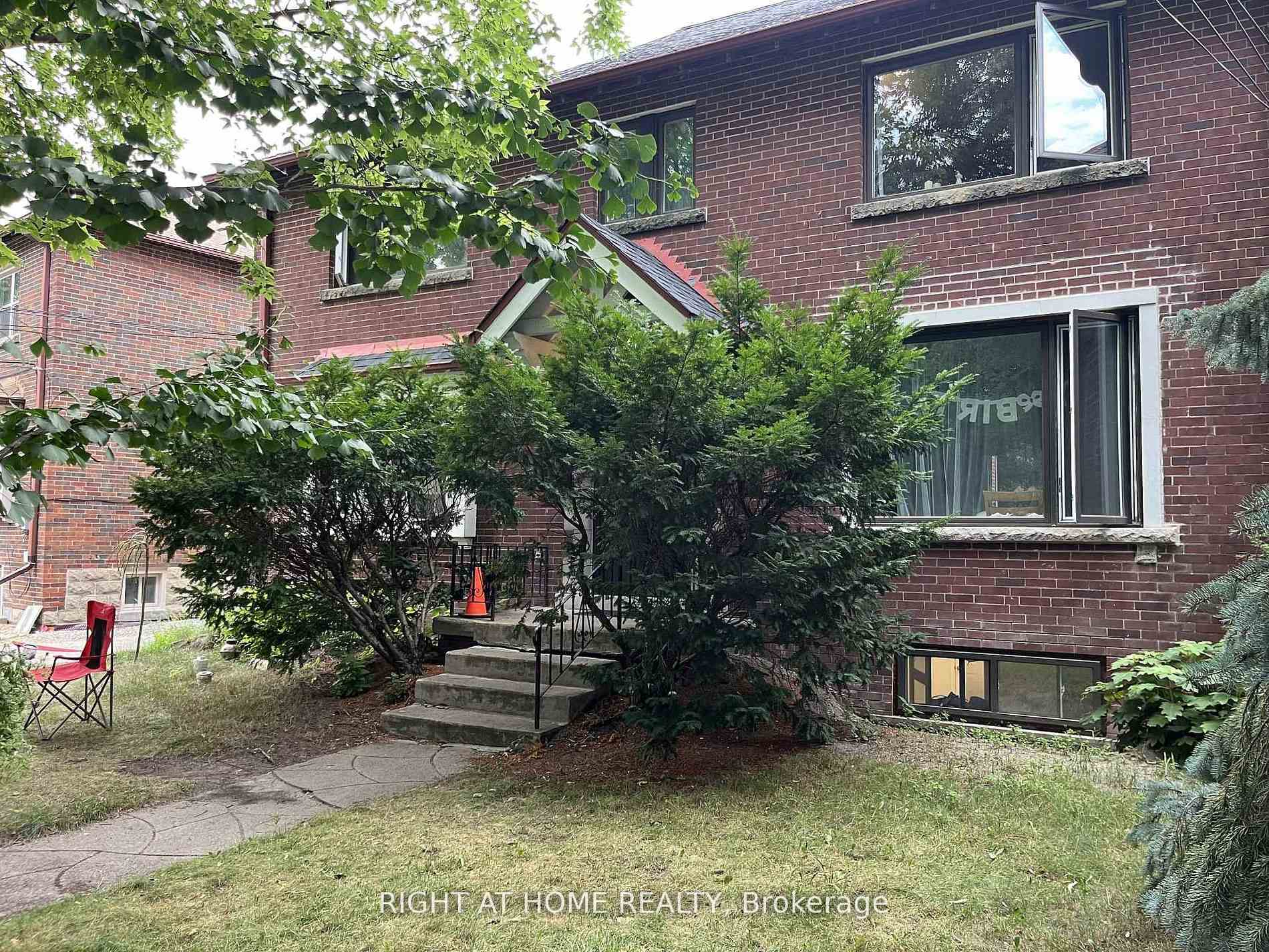 Front of 11 Rivercrest Road