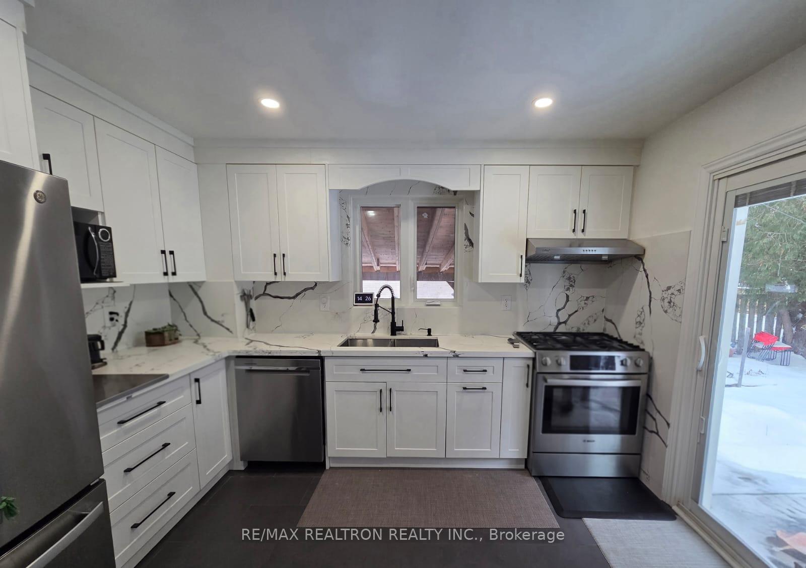 Photo 2 of 23 Glass dr (Upper Unit), Aurora, Aurora Highlands — HOMEH
