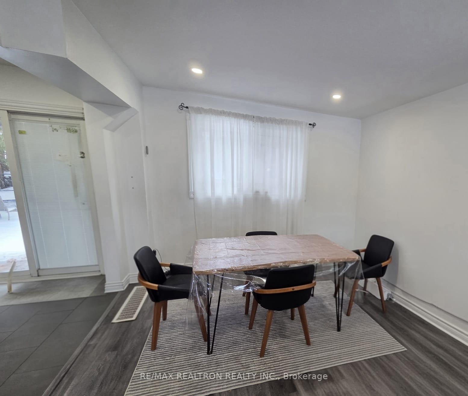 Photo 6 of 23 Glass dr (Upper Unit), Aurora, Aurora Highlands — HOMEH
