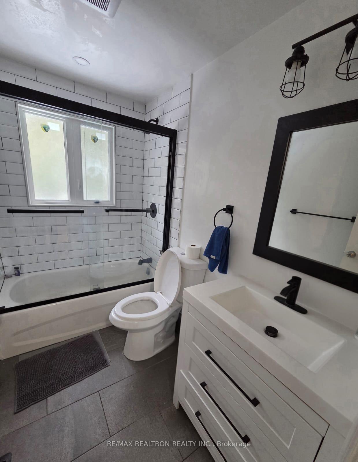 Photo 7 of 23 Glass dr (Upper Unit), Aurora, Aurora Highlands — HOMEH