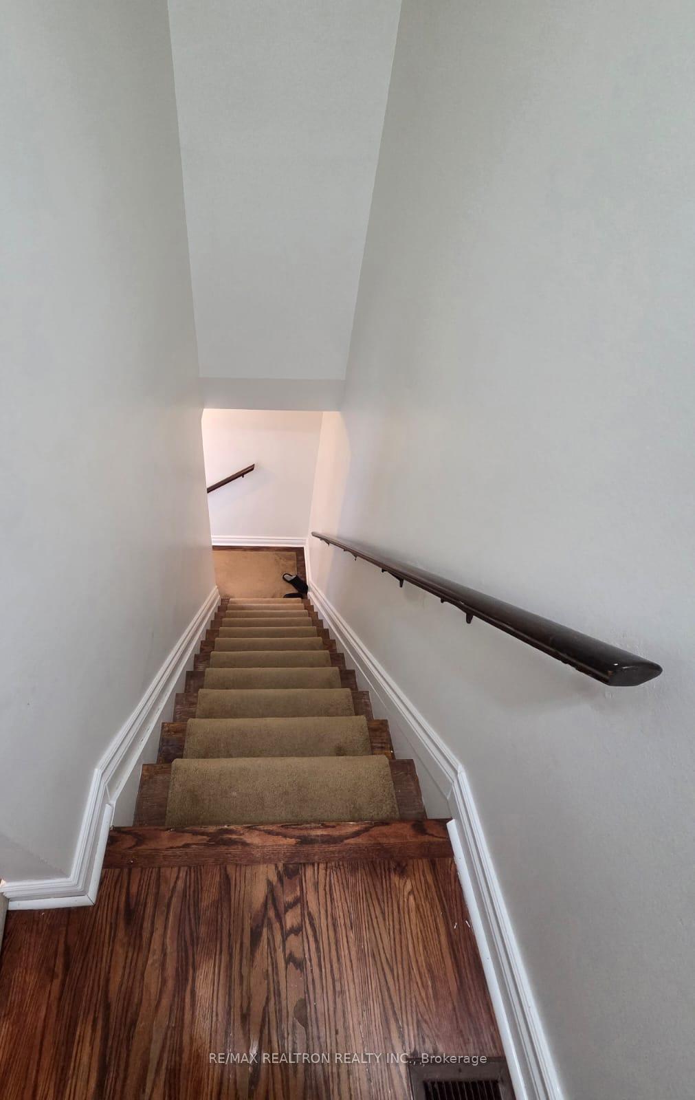 Photo 16 of 23 Glass dr (Upper Unit), Aurora, Aurora Highlands — HOMEH