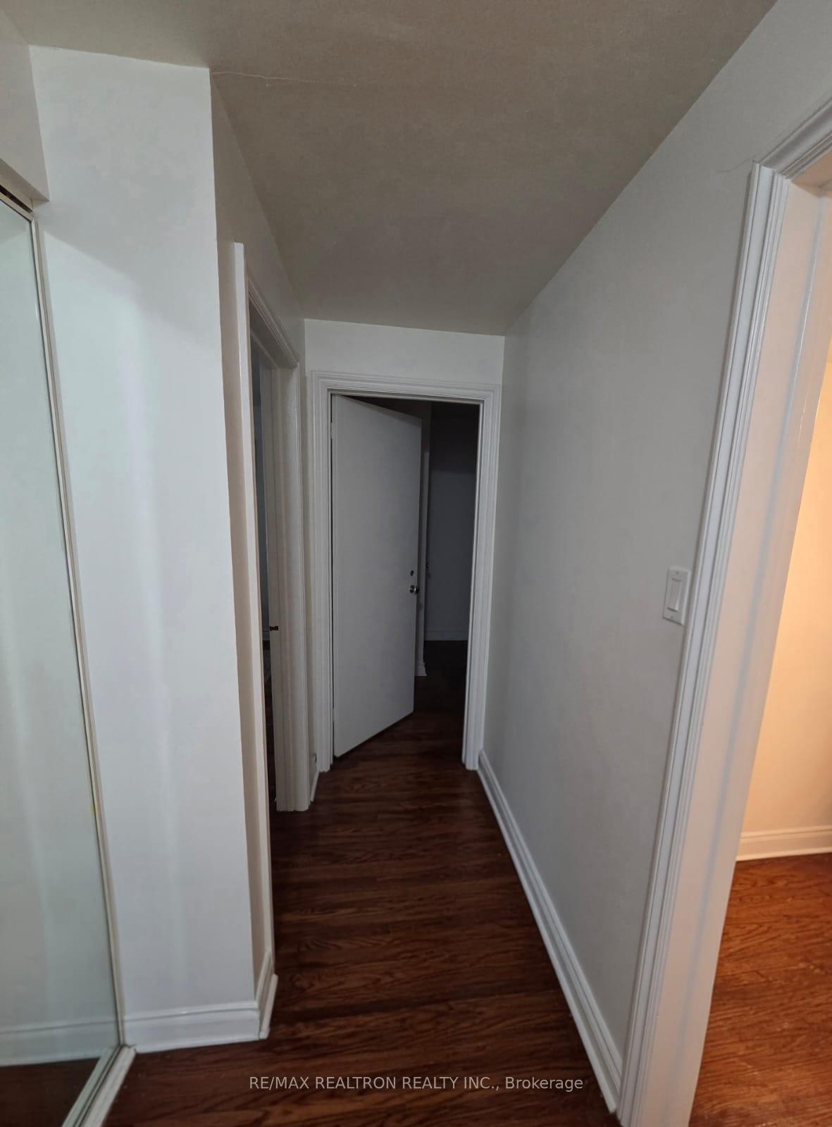 Photo 8 of 23 Glass dr (Upper Unit), Aurora, Aurora Highlands — HOMEH