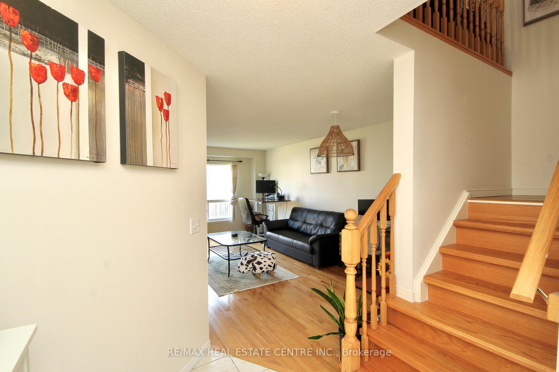 Photo 3 of 40 Eugene Drive, Guelph, Pineridge/Westminster Woods — HOMEH