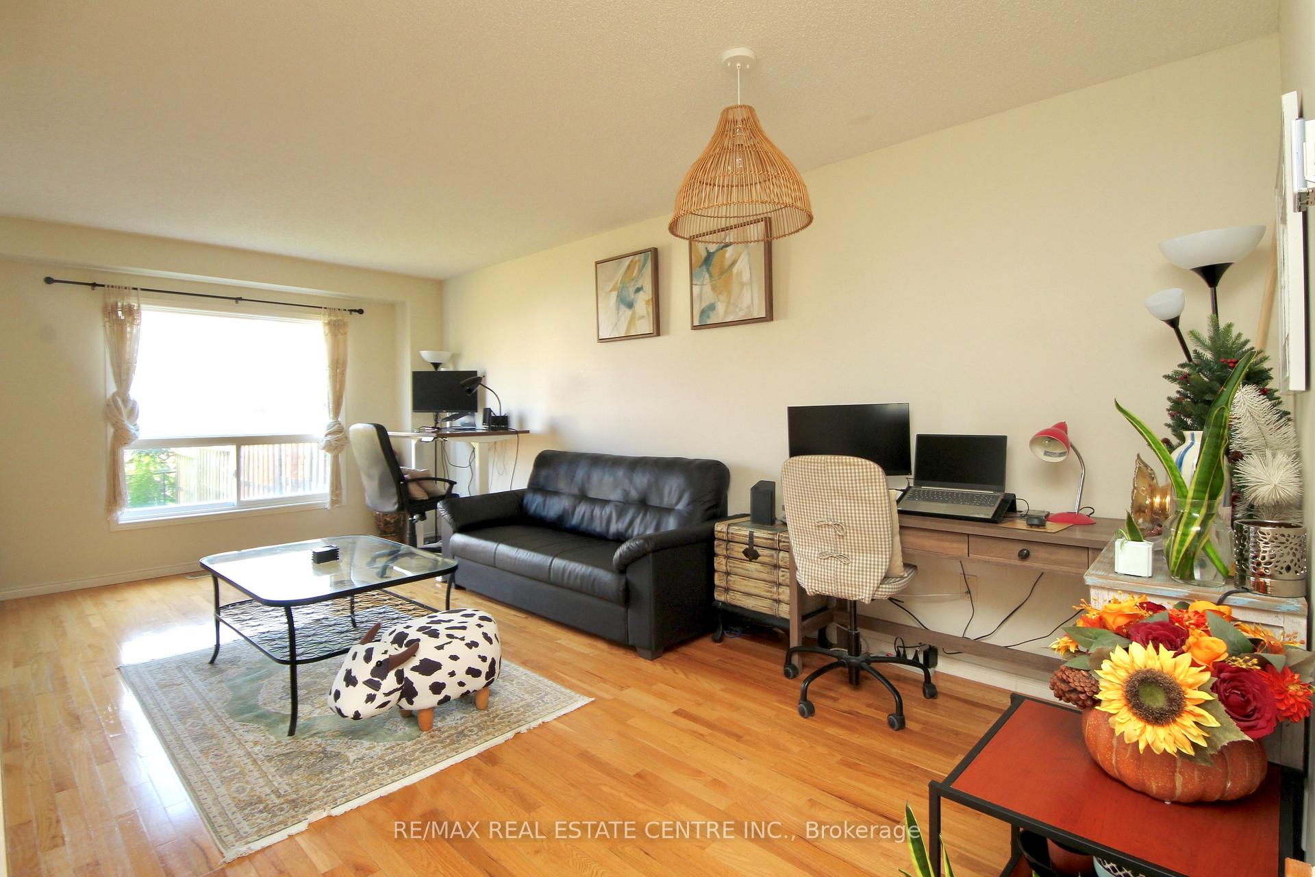 Photo 5 of 40 Eugene Drive, Guelph, Pineridge/Westminster Woods — HOMEH