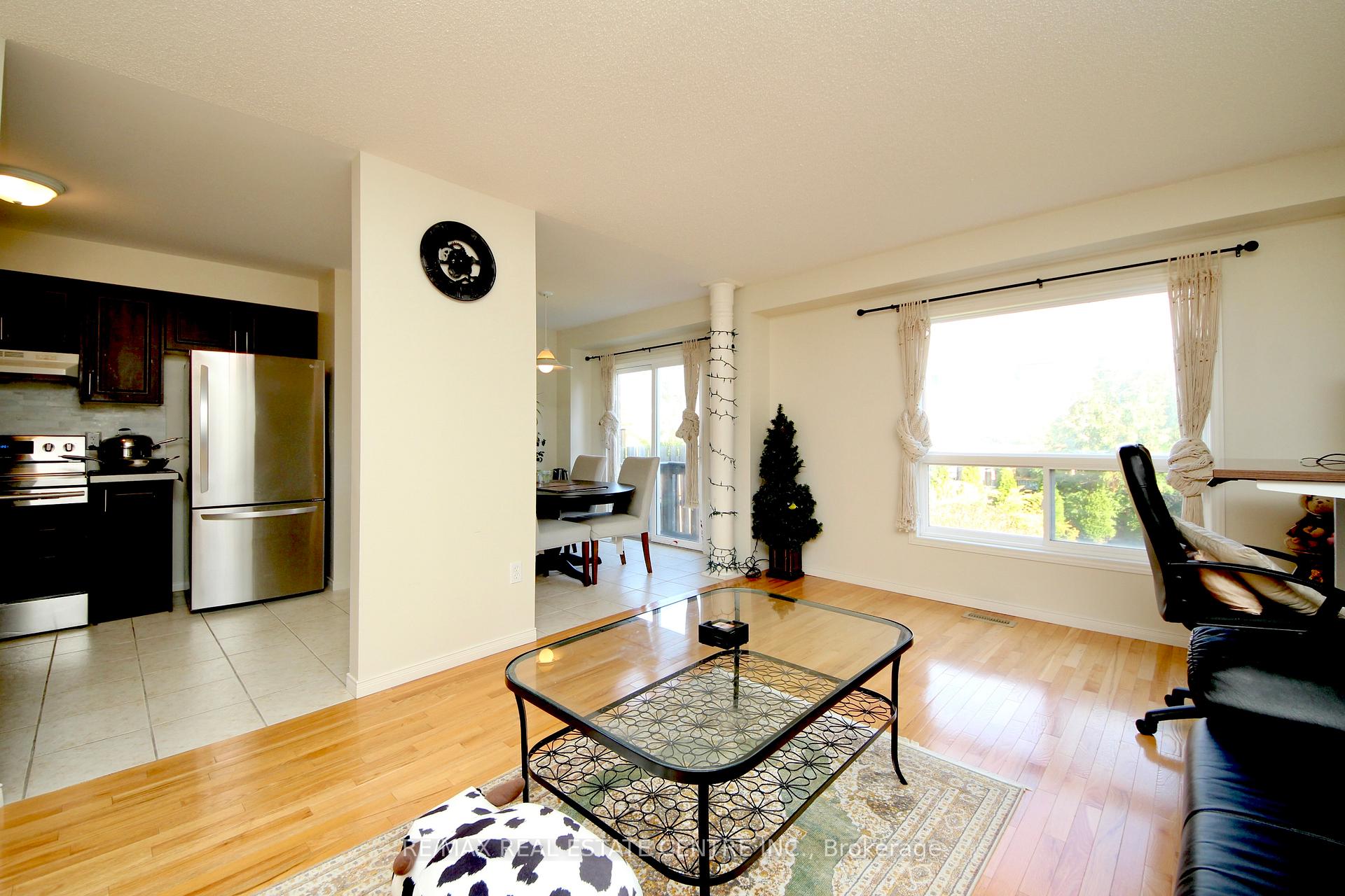Photo 7 of 40 Eugene Drive, Guelph, Pineridge/Westminster Woods — HOMEH