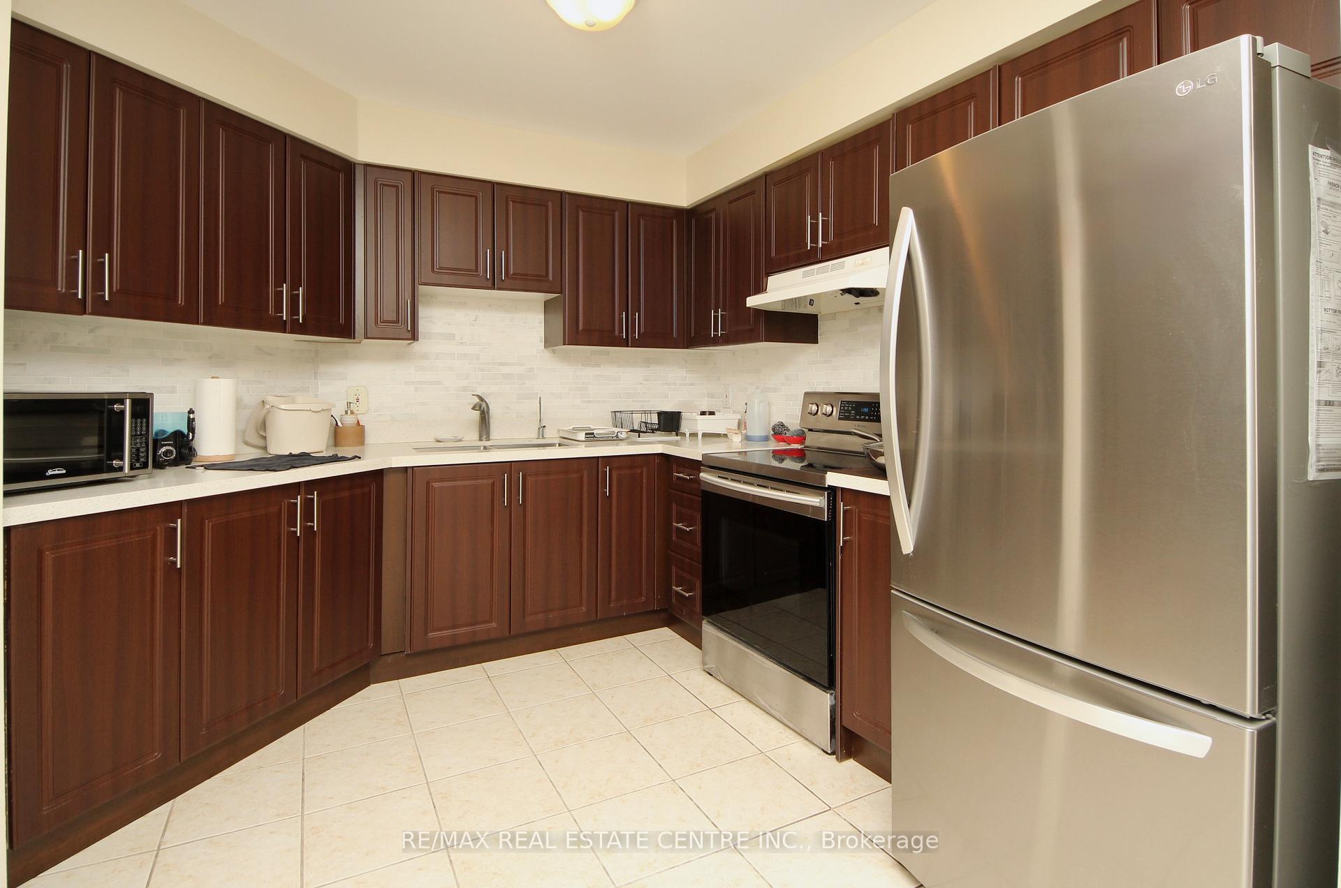 Photo 9 of 40 Eugene Drive, Guelph, Pineridge/Westminster Woods — HOMEH