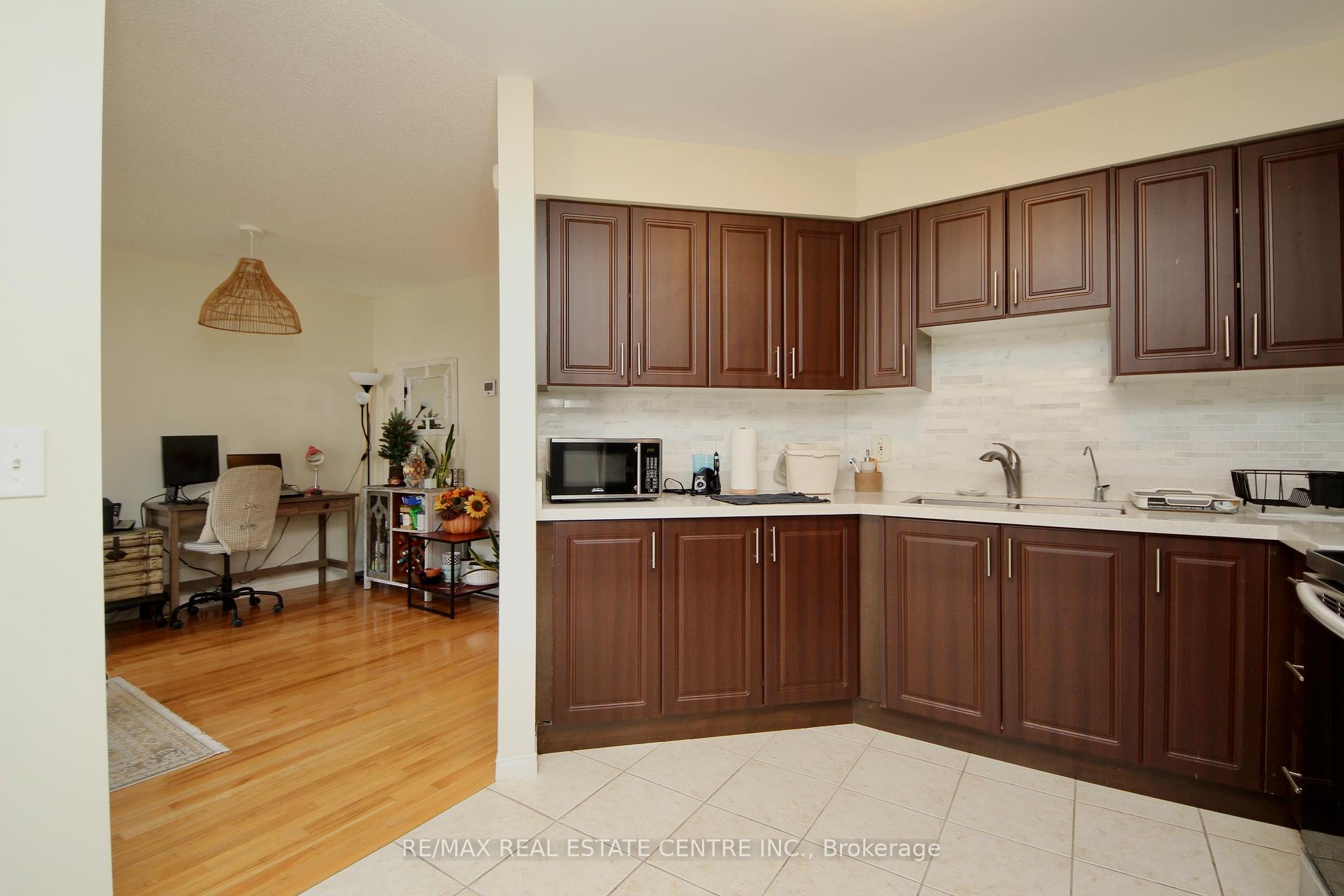 Photo 10 of 40 Eugene Drive, Guelph, Pineridge/Westminster Woods — HOMEH