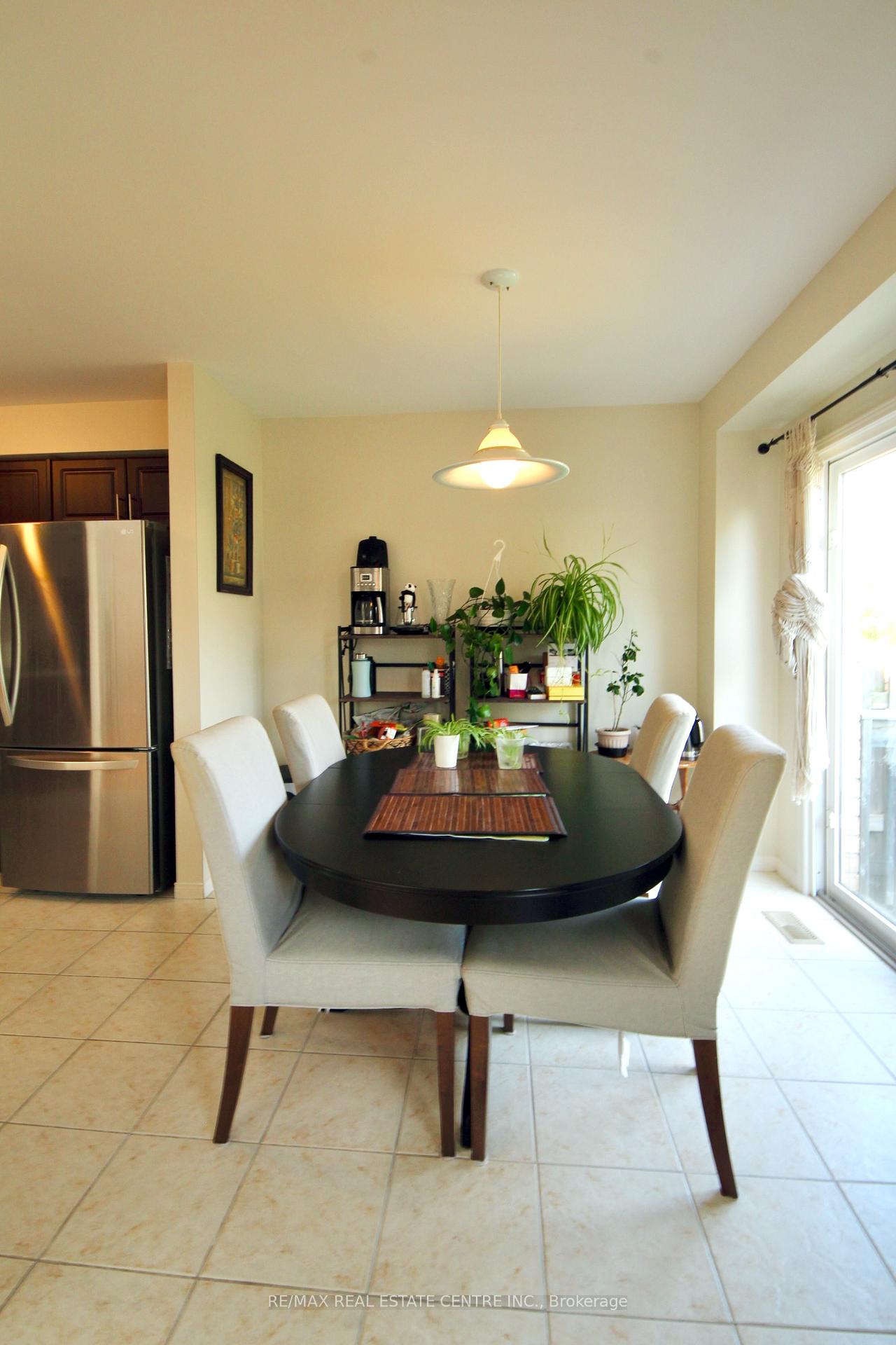 Photo 14 of 40 Eugene Drive, Guelph, Pineridge/Westminster Woods — HOMEH